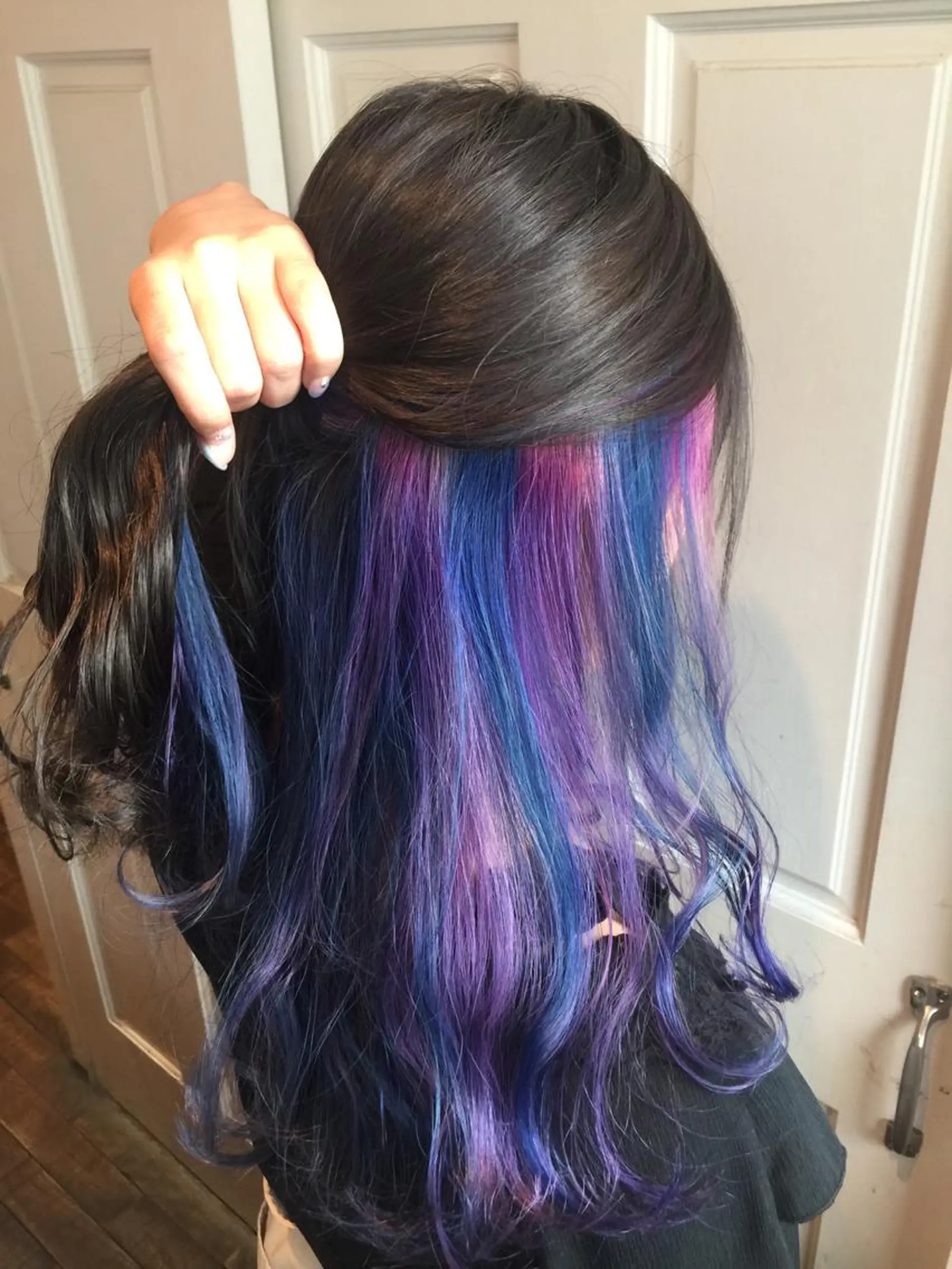 セミロング カラー ホワイト&レイヤーカ ットエクステ長畠俊輔のヘアスタイル