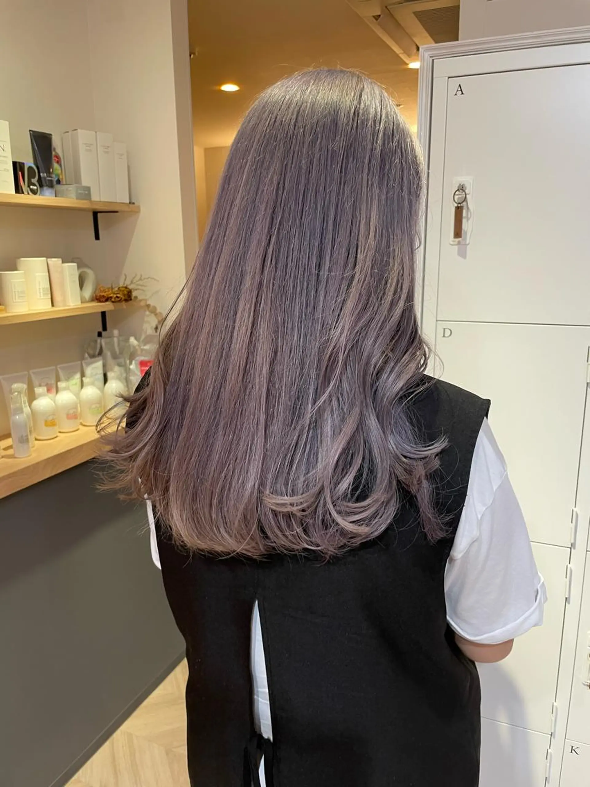 セミロング カラー akane .のヘアスタイル