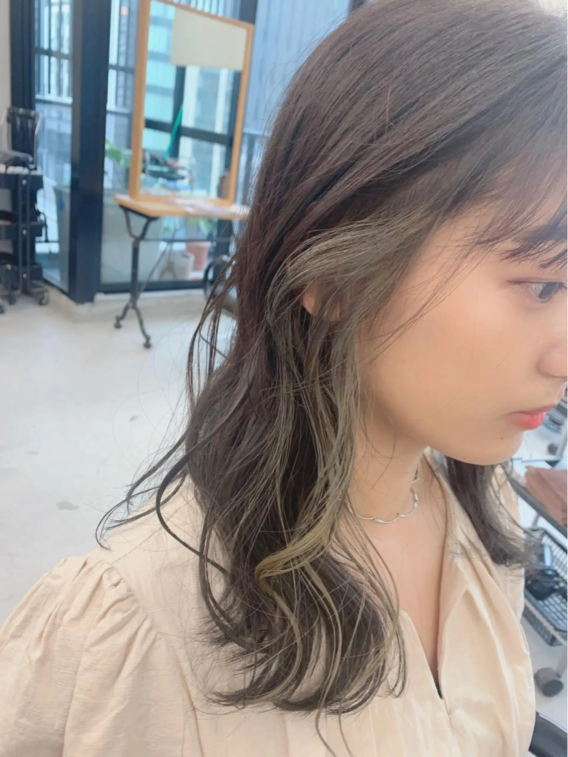 ミディアム カラー 難波 茜のヘアスタイル