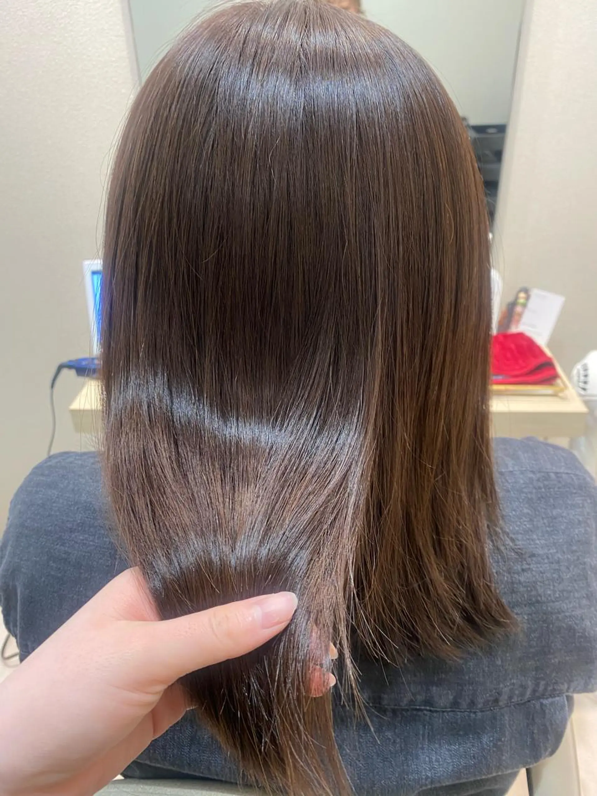 ミディアム カット ヘアカラー トリートメント ヘッドスパ mina .のヘアスタイル