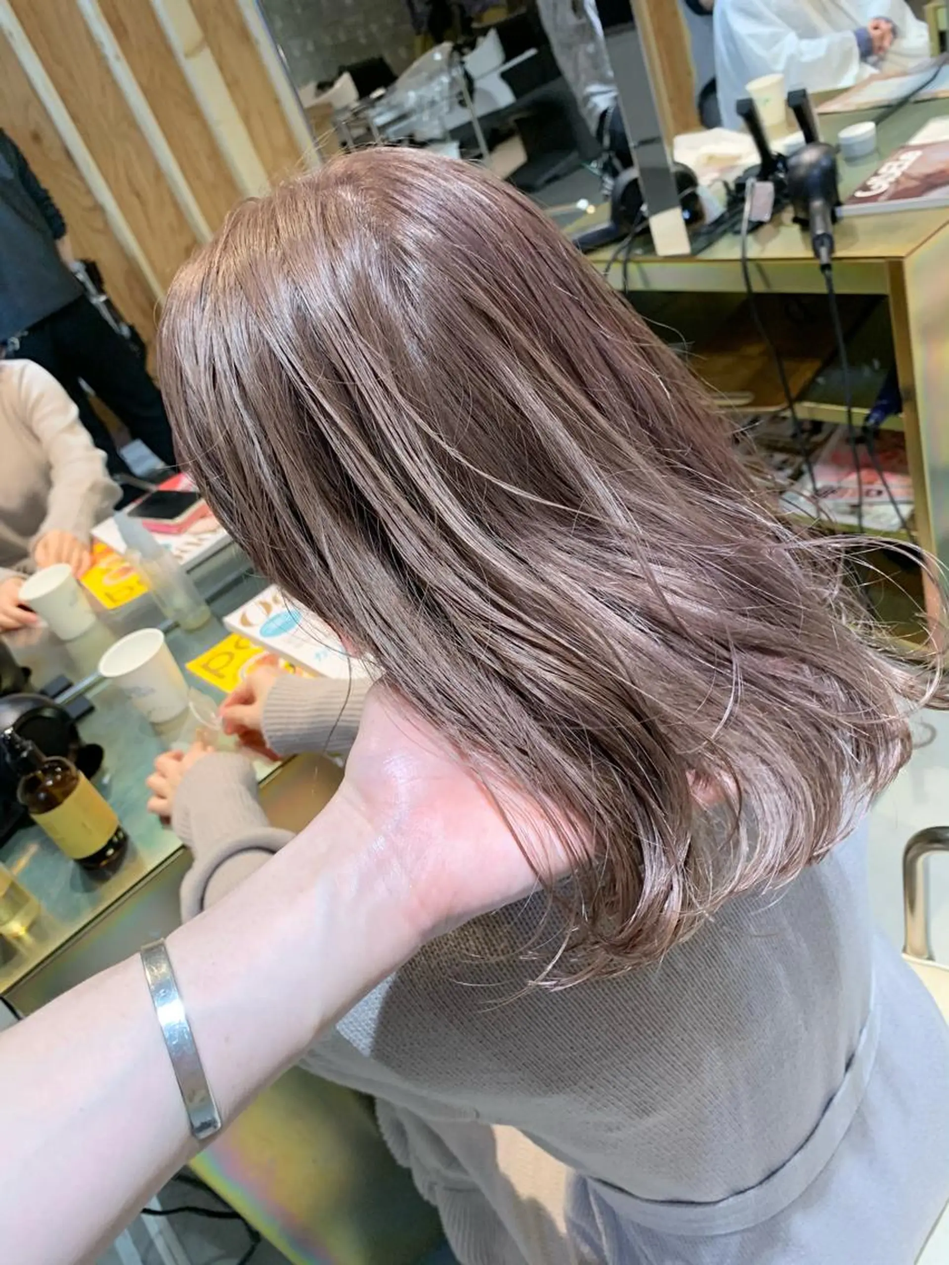 ミディアム カラー ベージュカラー ブリーチ tension 【テンション】のヘアスタイル