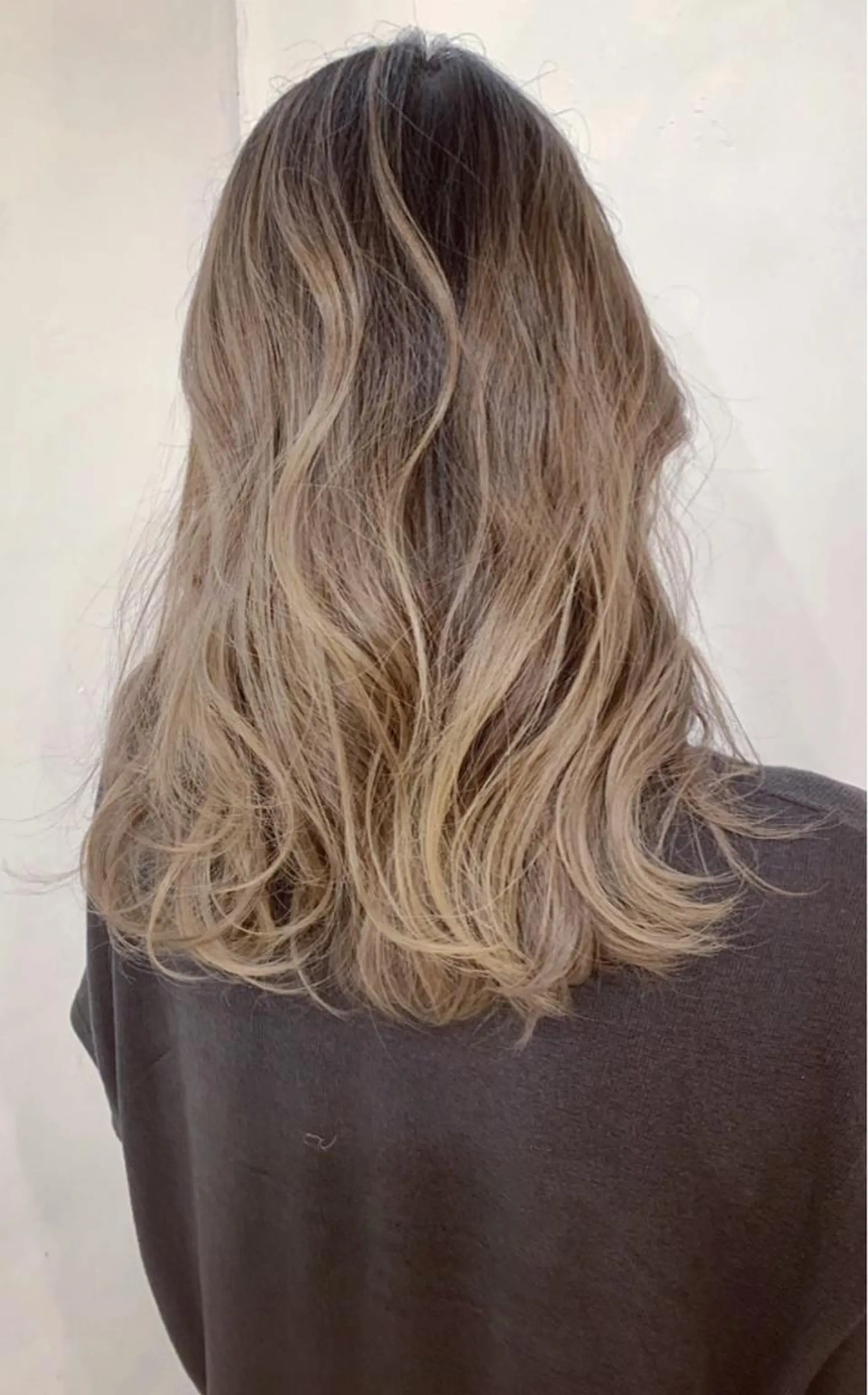 セミロング カラー アッシュ バレイヤージュ ブリーチ デザインカラー グレージュ カット ヘアカラー トリートメント 京都大人女性ショート 徒歩1分/秋山のヘアスタイル