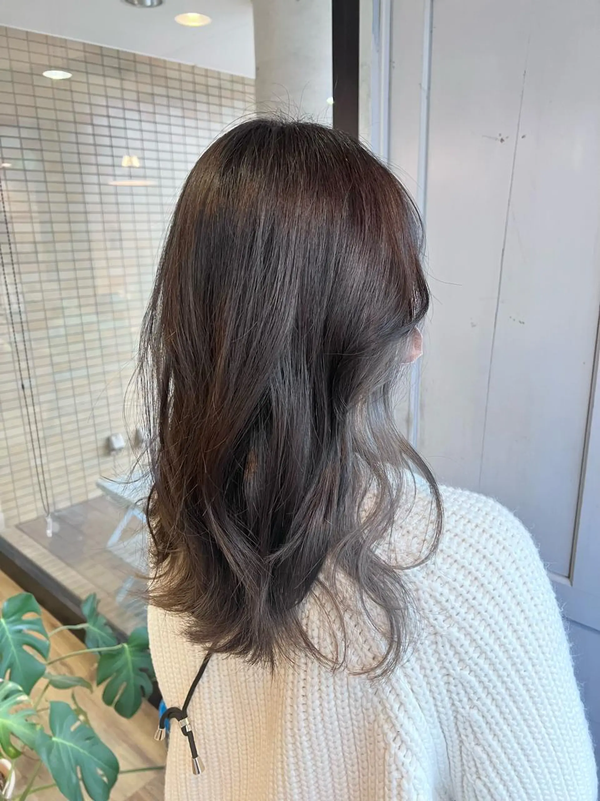 ロング カラー グレージュ ヘアカラー トリートメント ツキダテ ユイのヘアスタイル