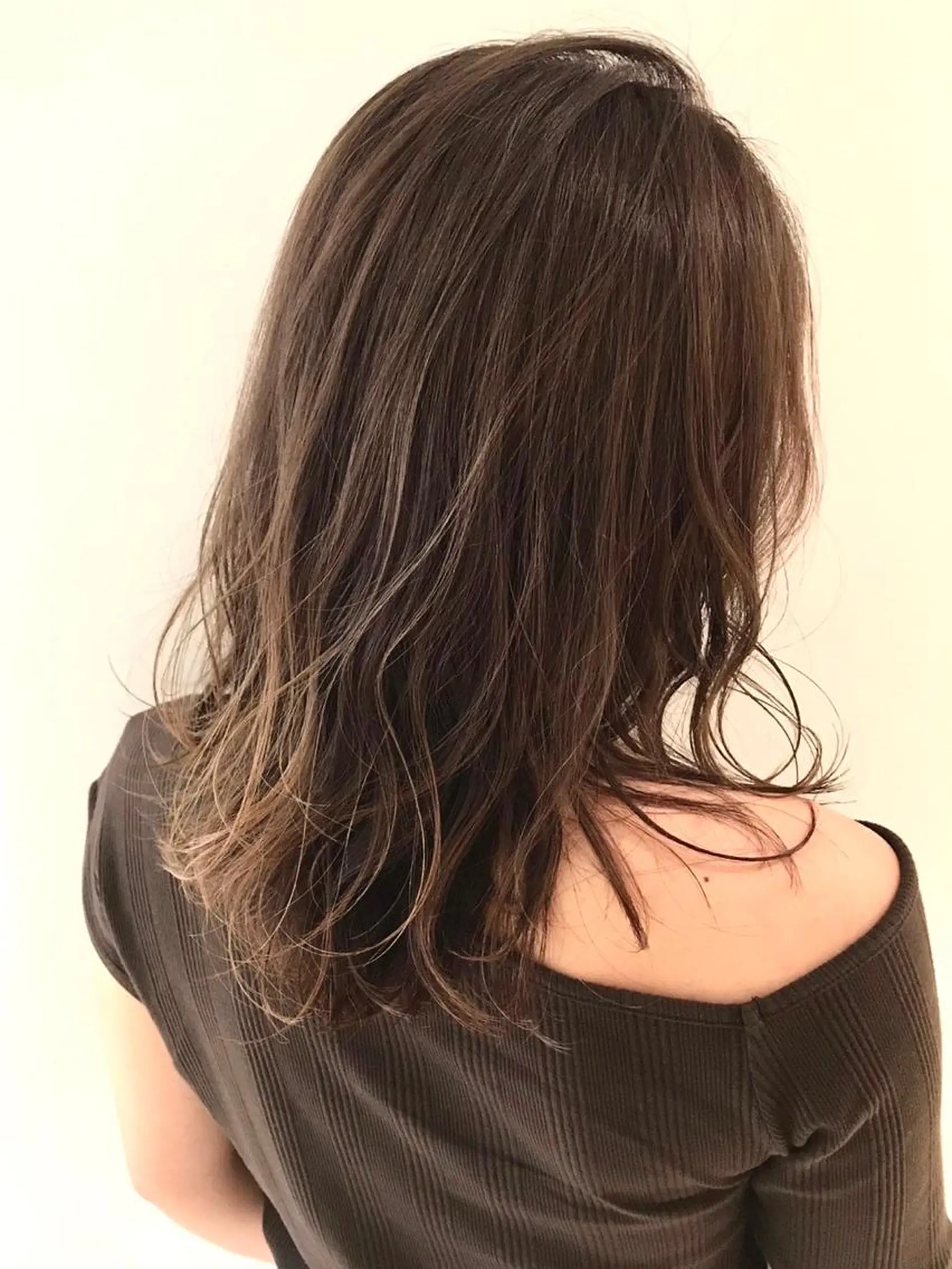 セミロング ☀️コミヤマミユ☀️ /パーマ/ハイトーンのヘアスタイル