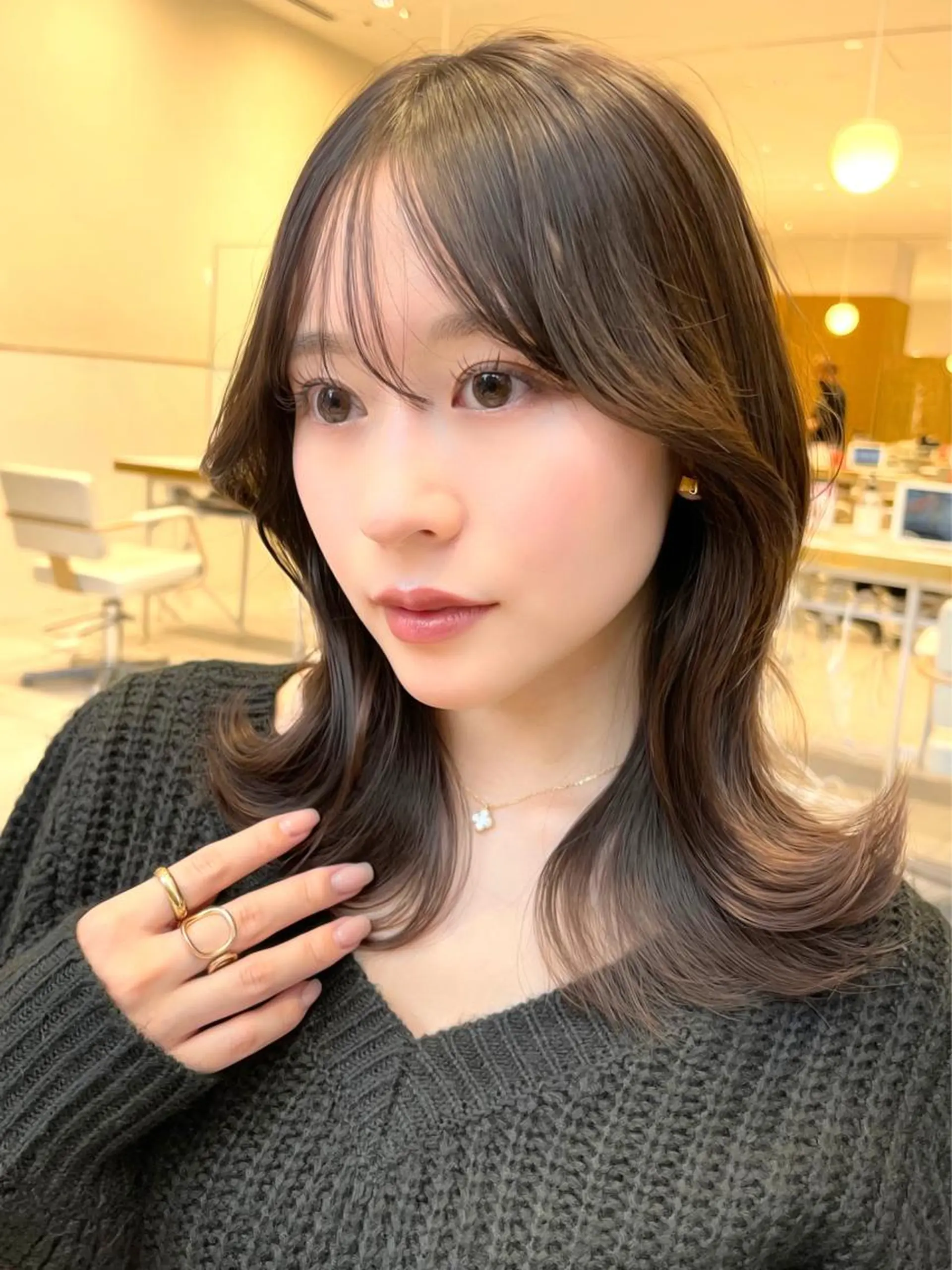 セミロング カラー アッシュ ベージュカラー 黒髪 ブリーチ ブルーカラー カット 顔周り特化/韓国ヘア /レイヤー/吉野幸大のヘアスタイル