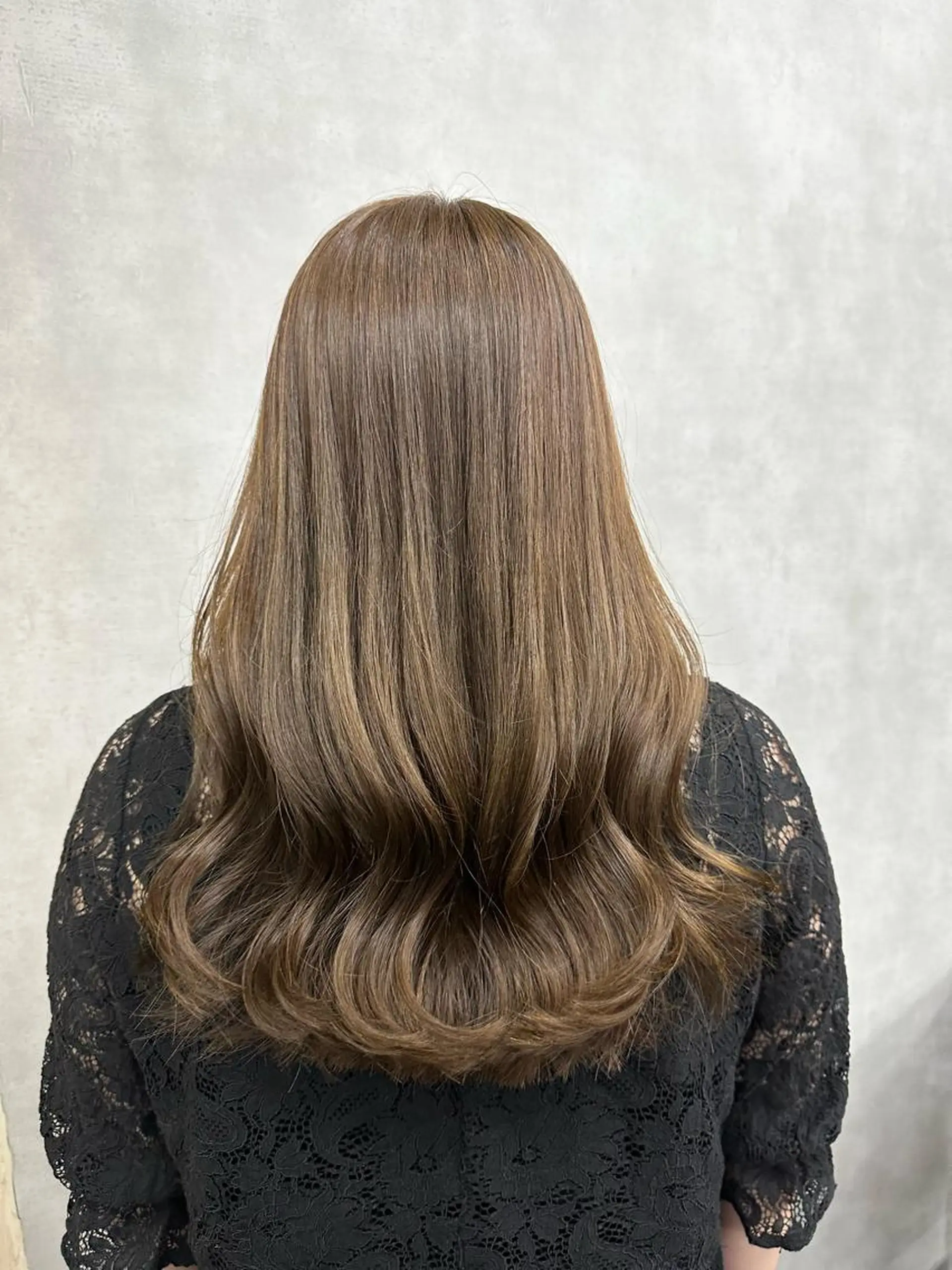 ロング カラー ベージュカラー ブリーチ ブリーチなしカラー カット ヘアカラー トリートメント 外山 実咲のヘアスタイル