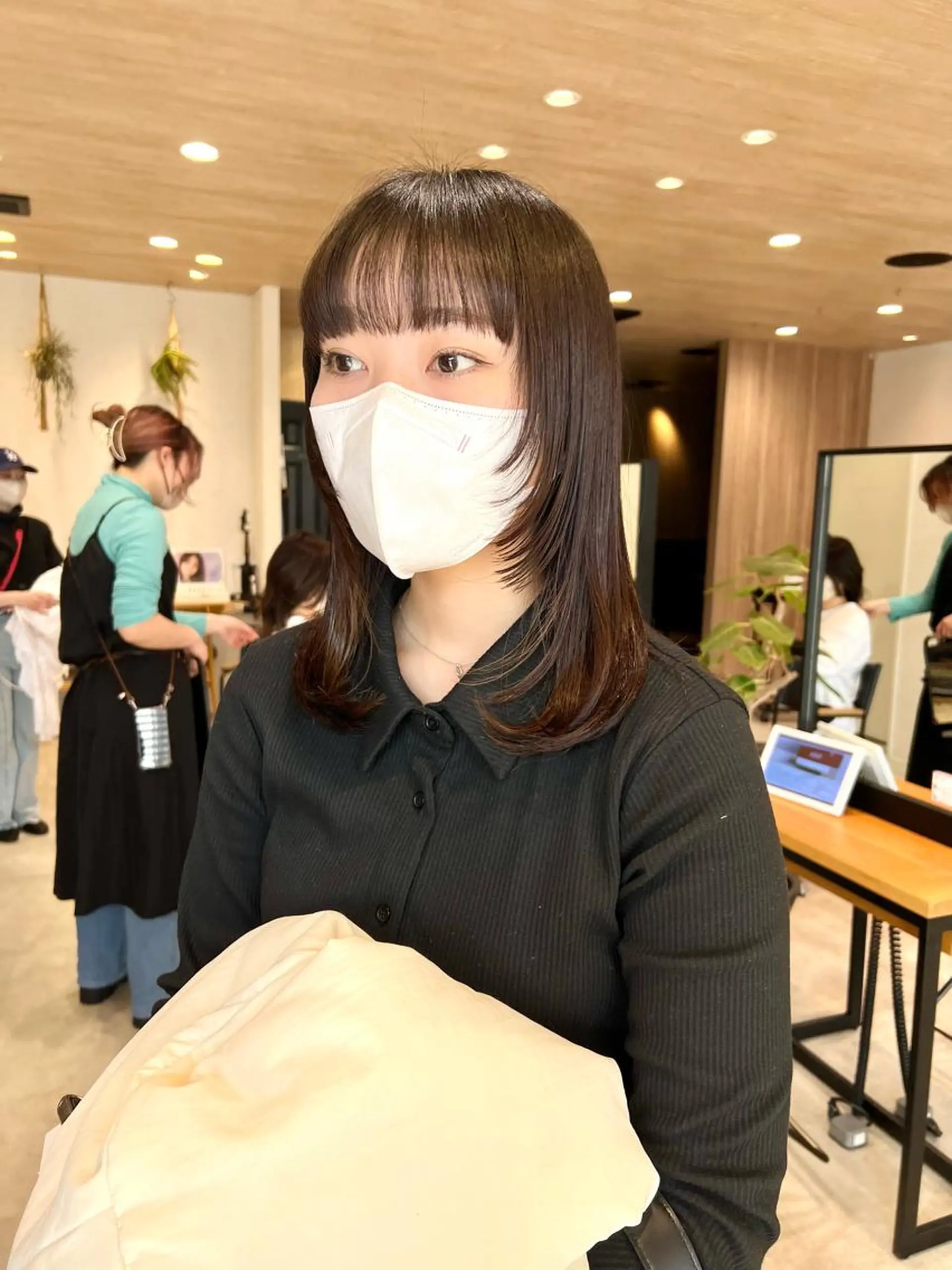 ミディアム 顔周りカット Oasisgarden所属・レイヤー/ブリーチ MOMOのヘアスタイル