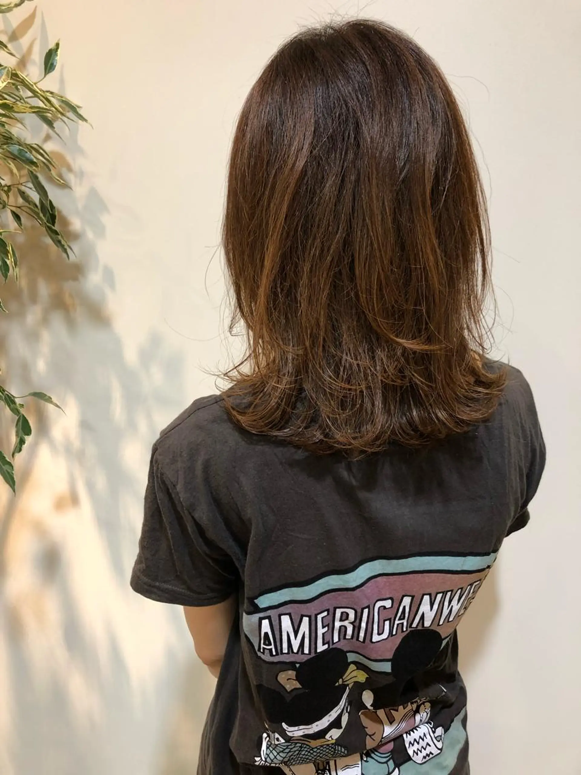 ミディアム MIOベージュカラー 柔らかいカラーのヘアスタイル