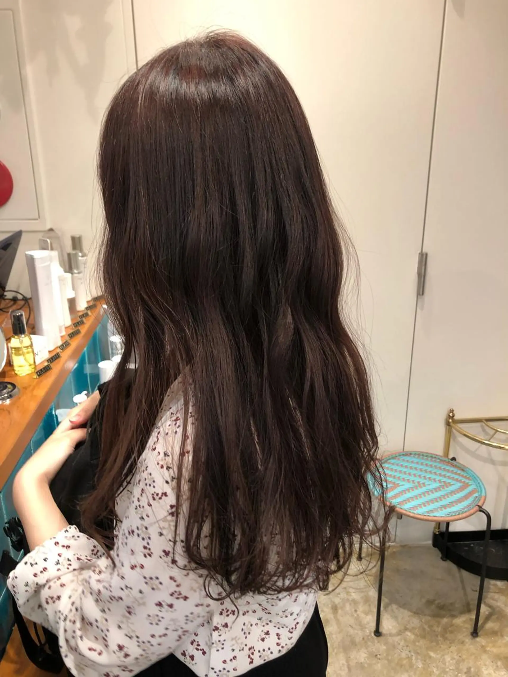 ロング カラー MIOベージュカラー 柔らかいカラーのヘアスタイル