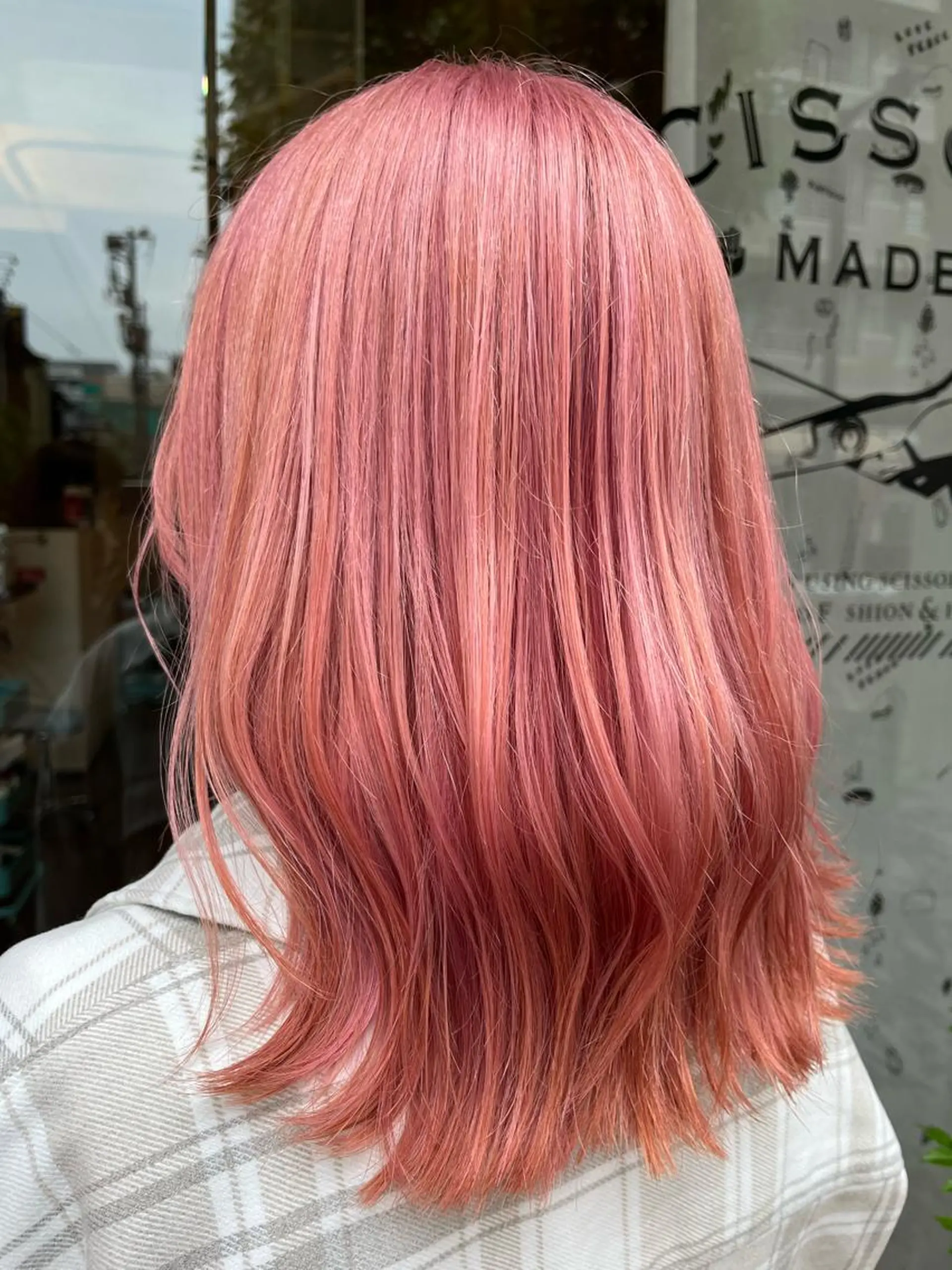 ミディアム カラー ピンクカラー CoCooN minamiのヘアスタイル