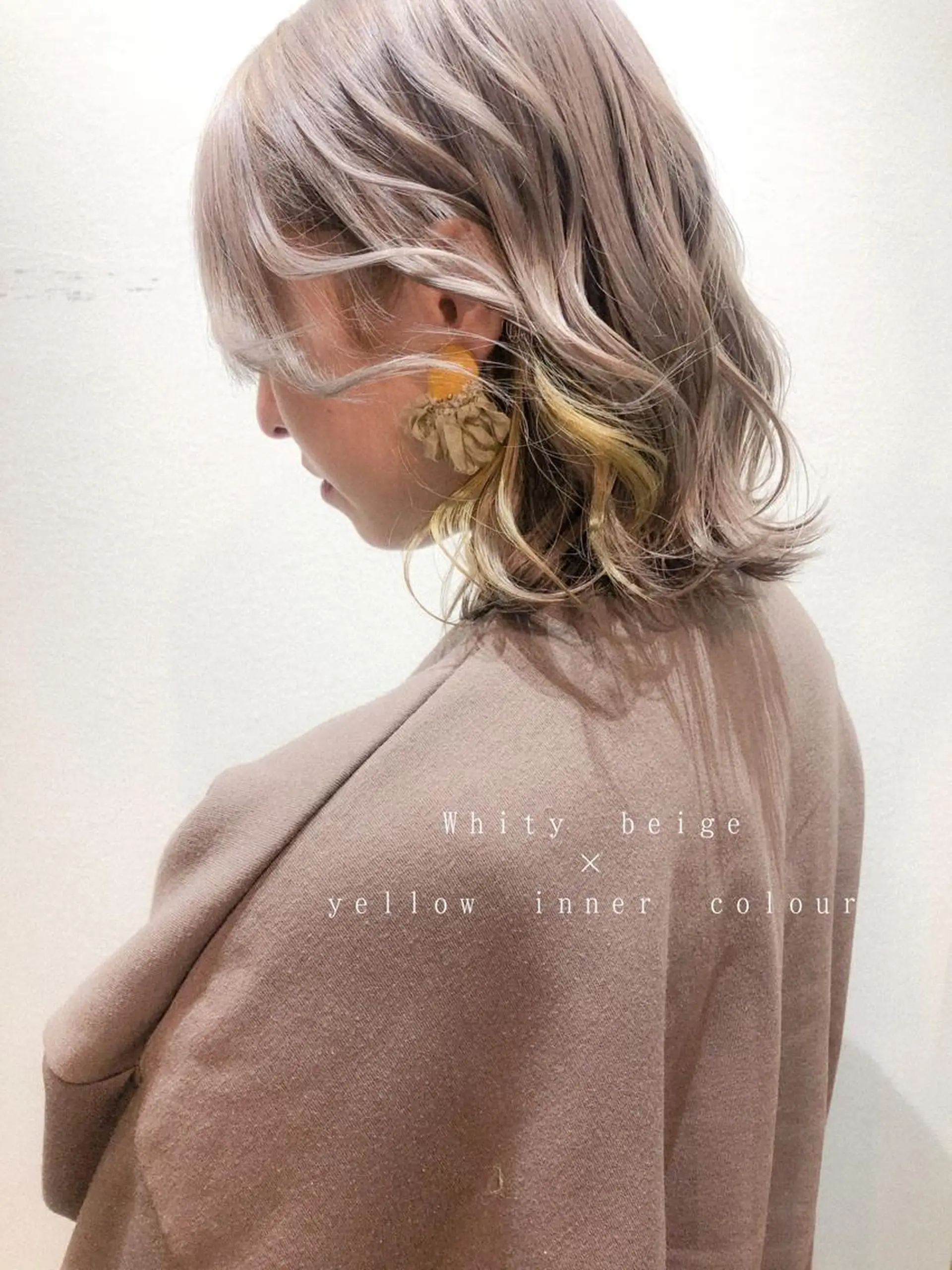 ミディアム カラー ブリーチ インナーカラー イエローカラー ヘアカラー カラーパティシエ facce🌼ikoのヘアスタイル