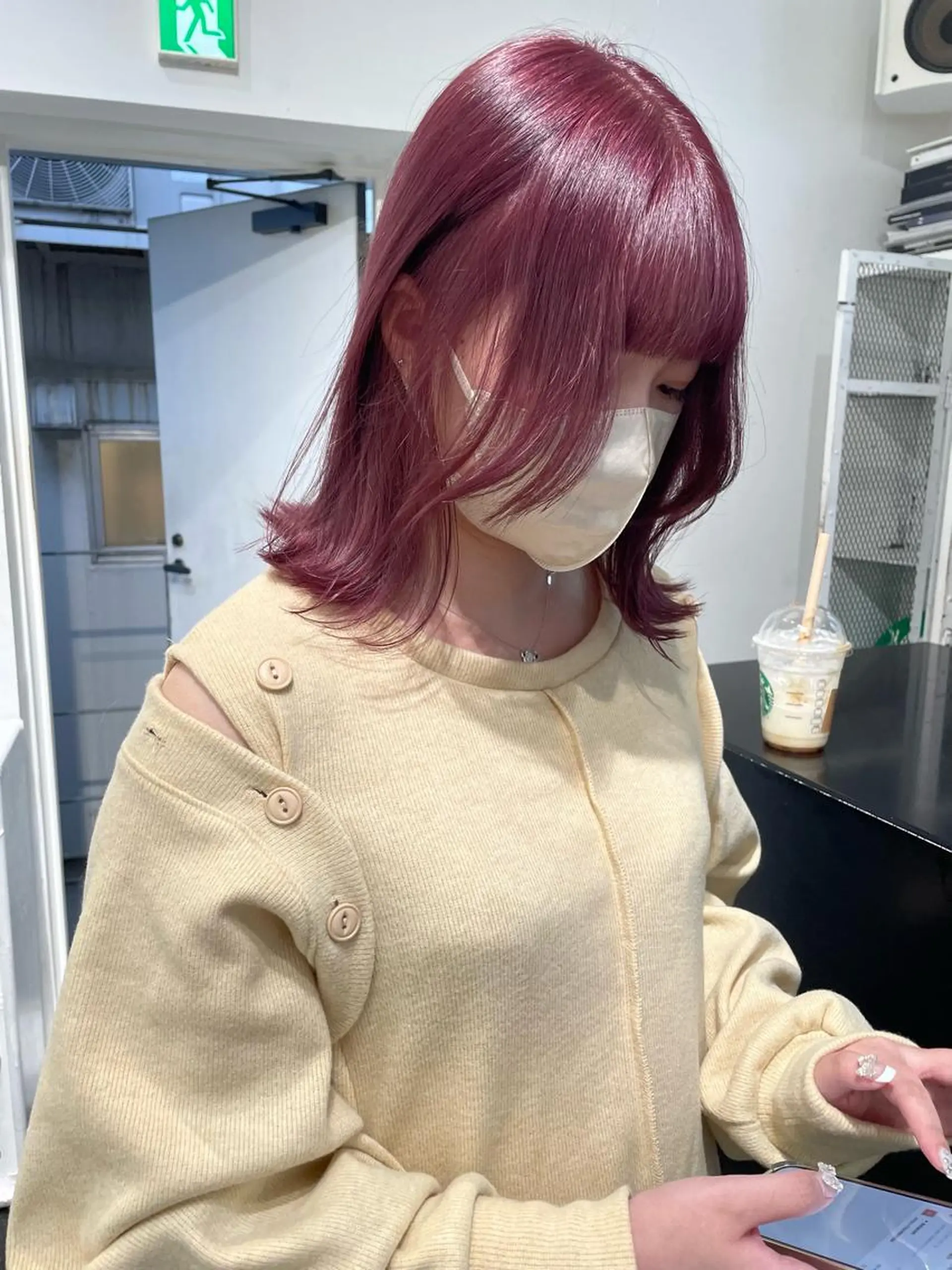 セミロング カラー パーマ ヘアアレンジ メンズ キッズ ネイル マツエク・マツパ アイブロウ メンズブリーチ ブリーチ カシス ピンクカラー カラーマツエク カット ヘアカラー トリートメント 艶ハイトーン/ヘア アレンジAYAKAのヘアスタイル