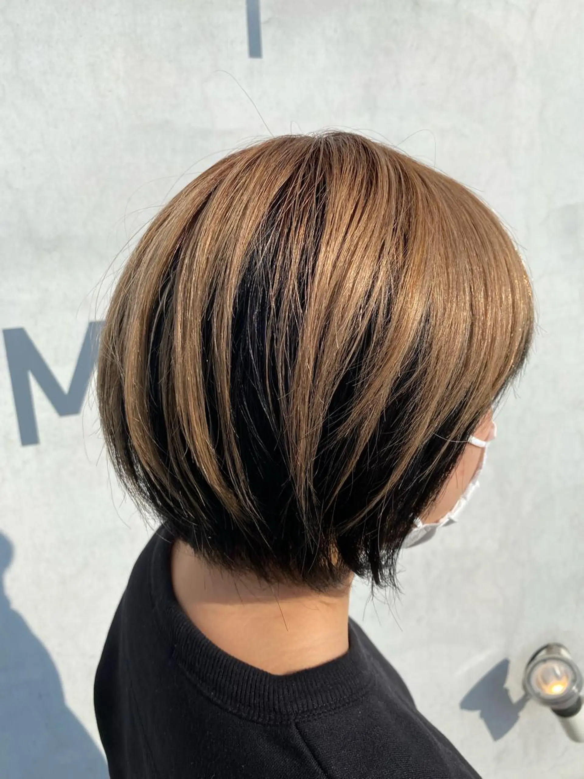 カラー 黒髪 ブリーチ 小岸 竜のヘアスタイル