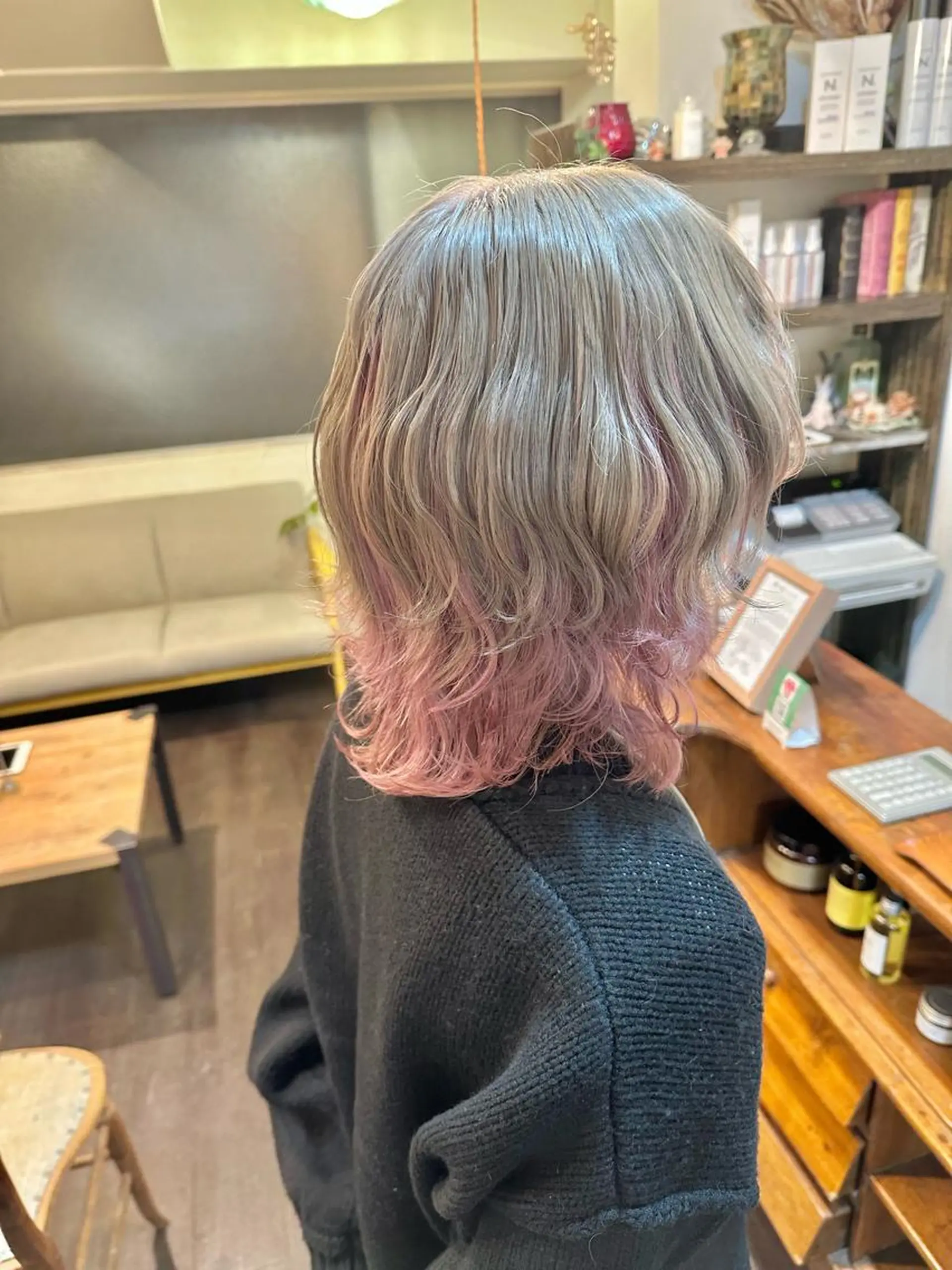 カラー ベージュカラー ブリーチ ピンクカラー ツートーンカラー sanchasalon所属・麻生 菜々香のヘアスタイル