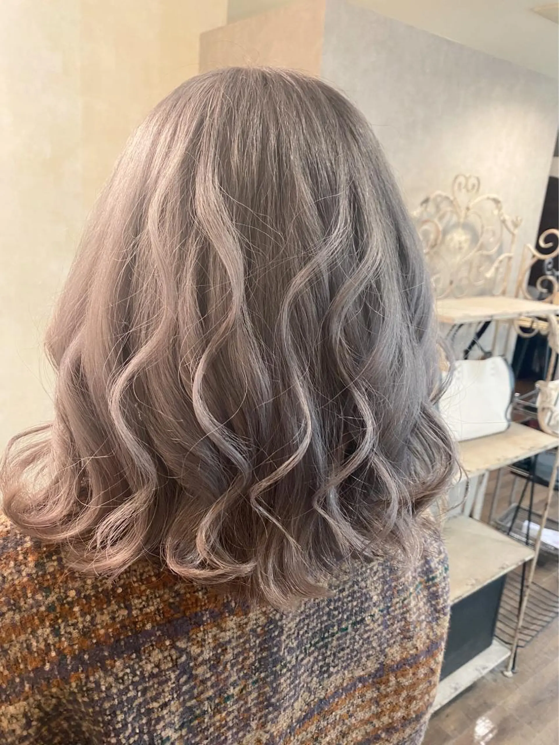 ミディアム カラー グレージュ イルミナカラー 田井中 悠紀のヘアスタイル