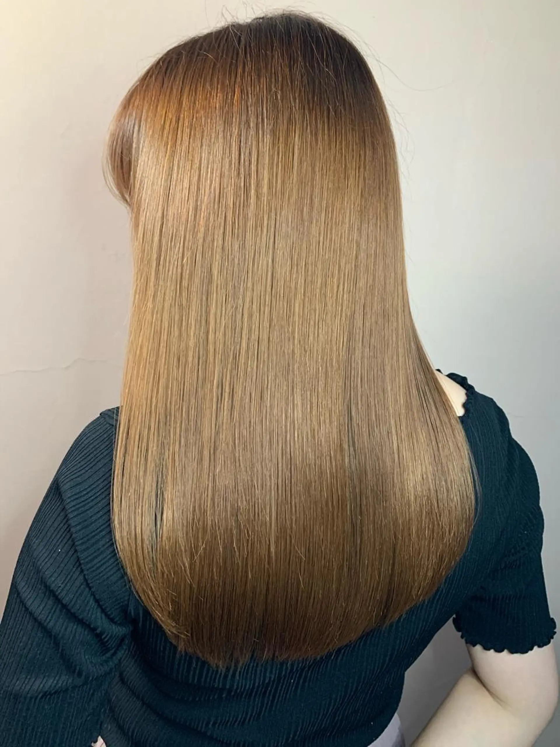 セミロング カラー mahalo hair design所属・ハイトーン特化 川井優汰のヘアスタイル