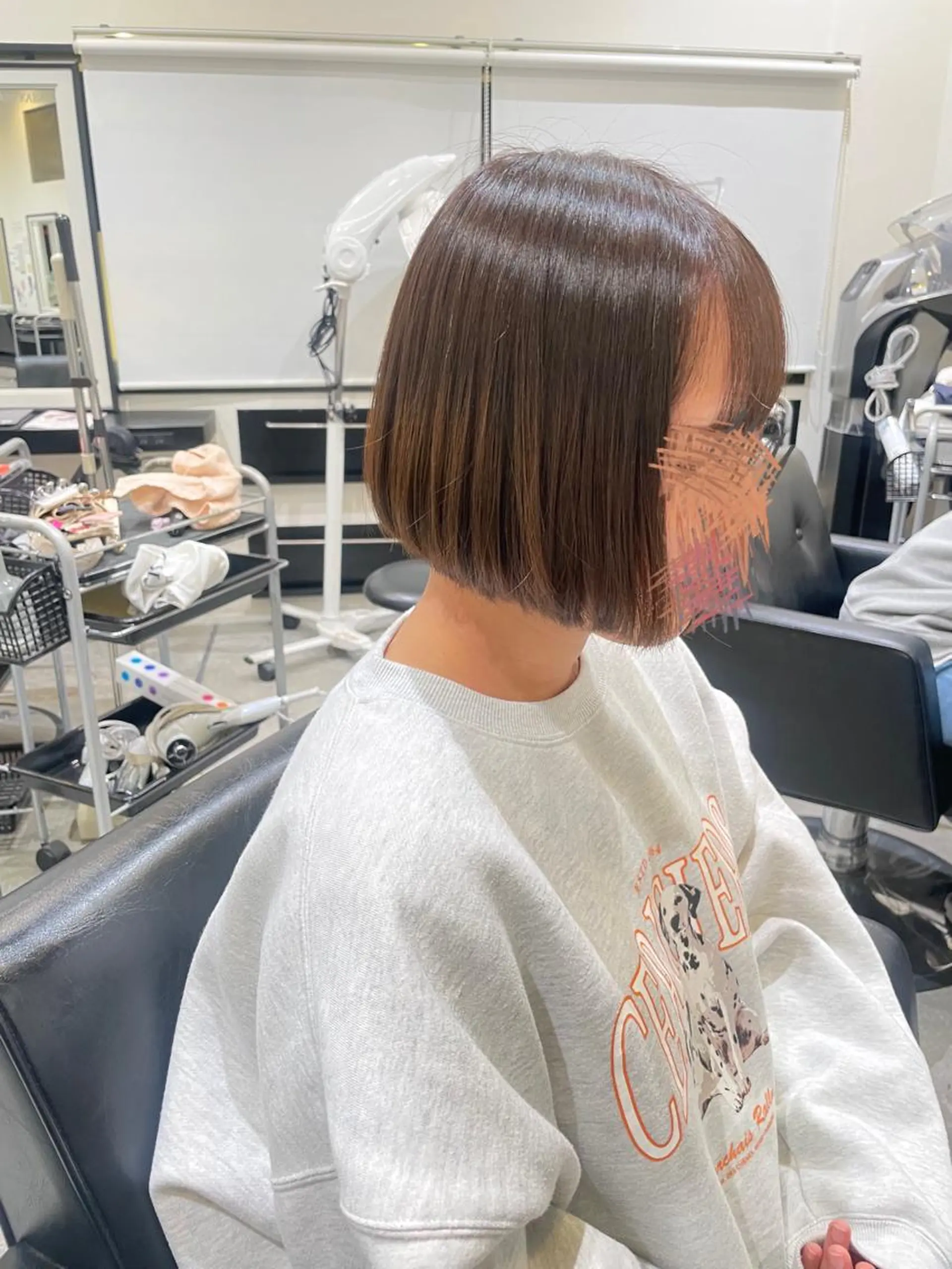 ショート カラー 前下がりボブ ベージュカラー ボブ MOURI CHISATOのヘアスタイル