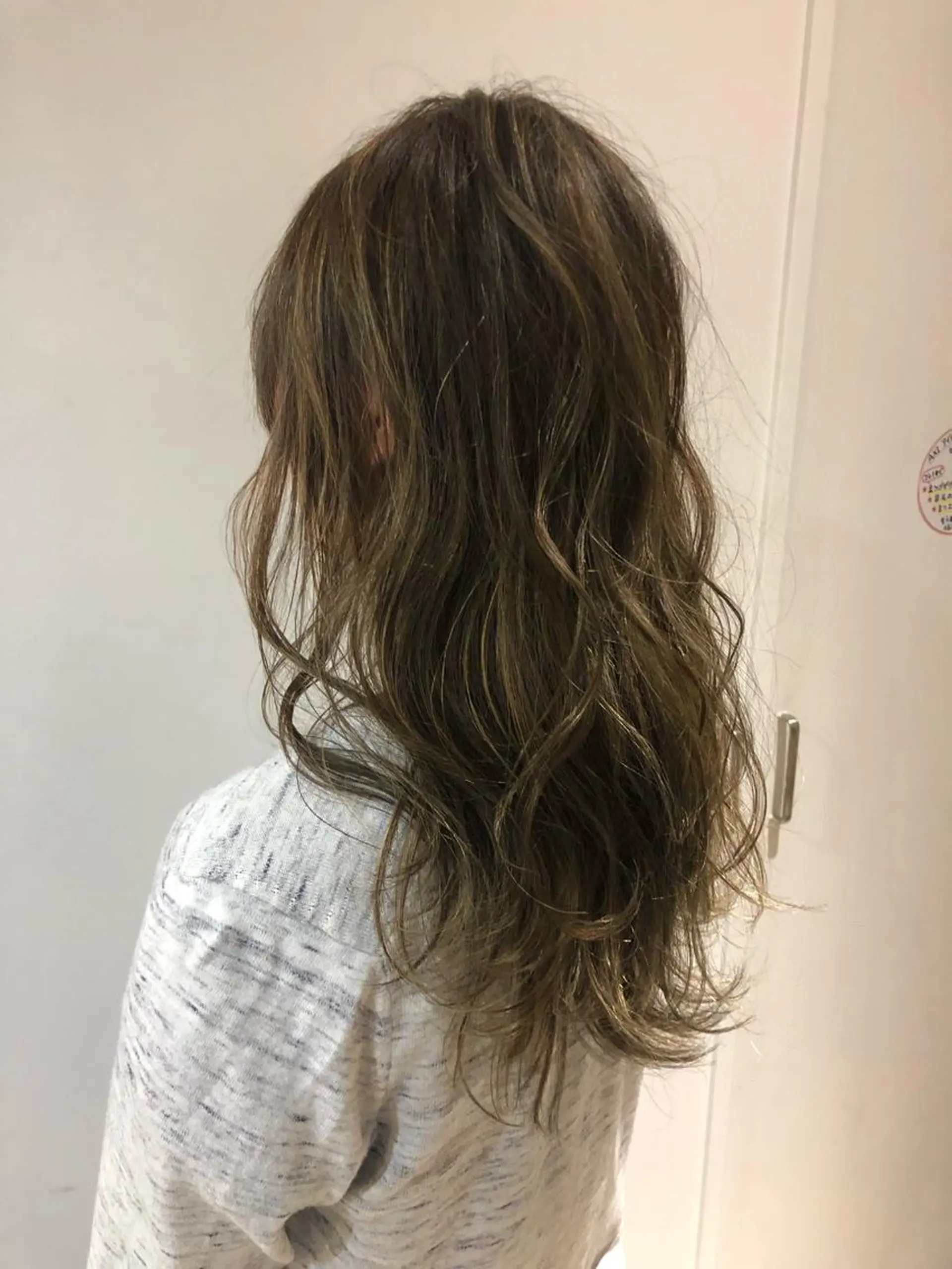 セミロング カラー ブリーチカラー🌈 石垣翔太のヘアスタイル