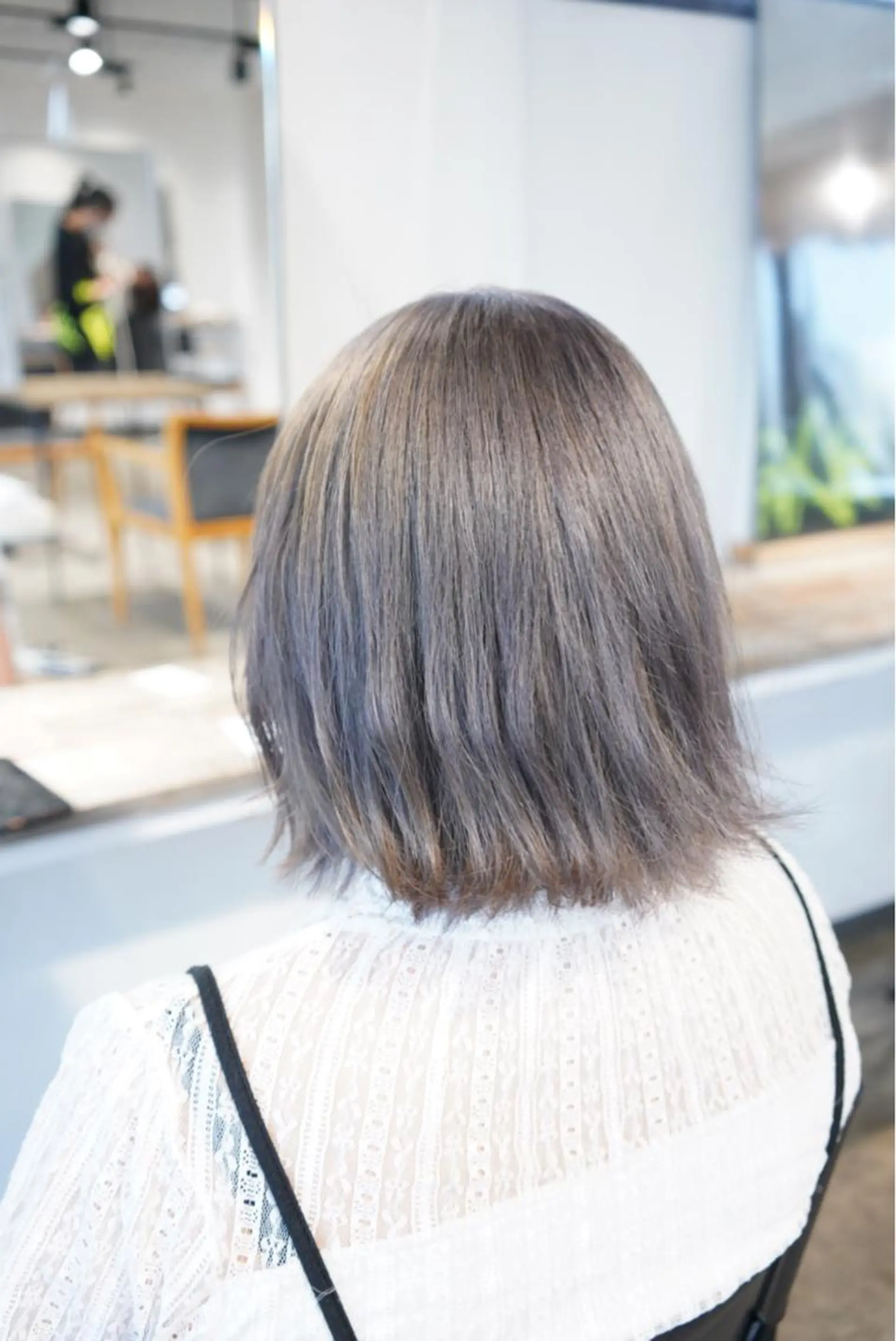 ミディアム カラー グレージュ ヘアカラー トリートメント ハイトーン/レイヤー /ケアブリーチ石川治のヘアスタイル