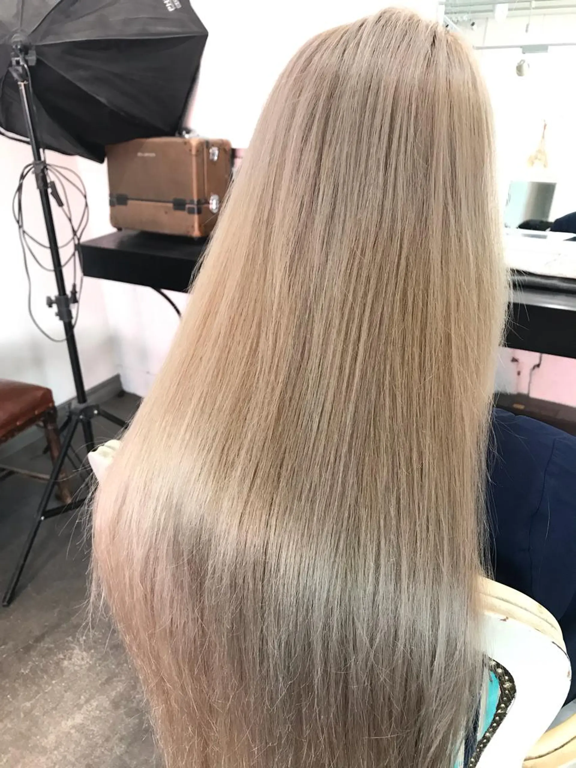 ロング カラー ヘアアレンジ お団子ヘア 切りっぱなしボブ バレイヤージュ ブリーチ デザインカラー Mariana/ 鶴原-ハイライトのヘアスタイル