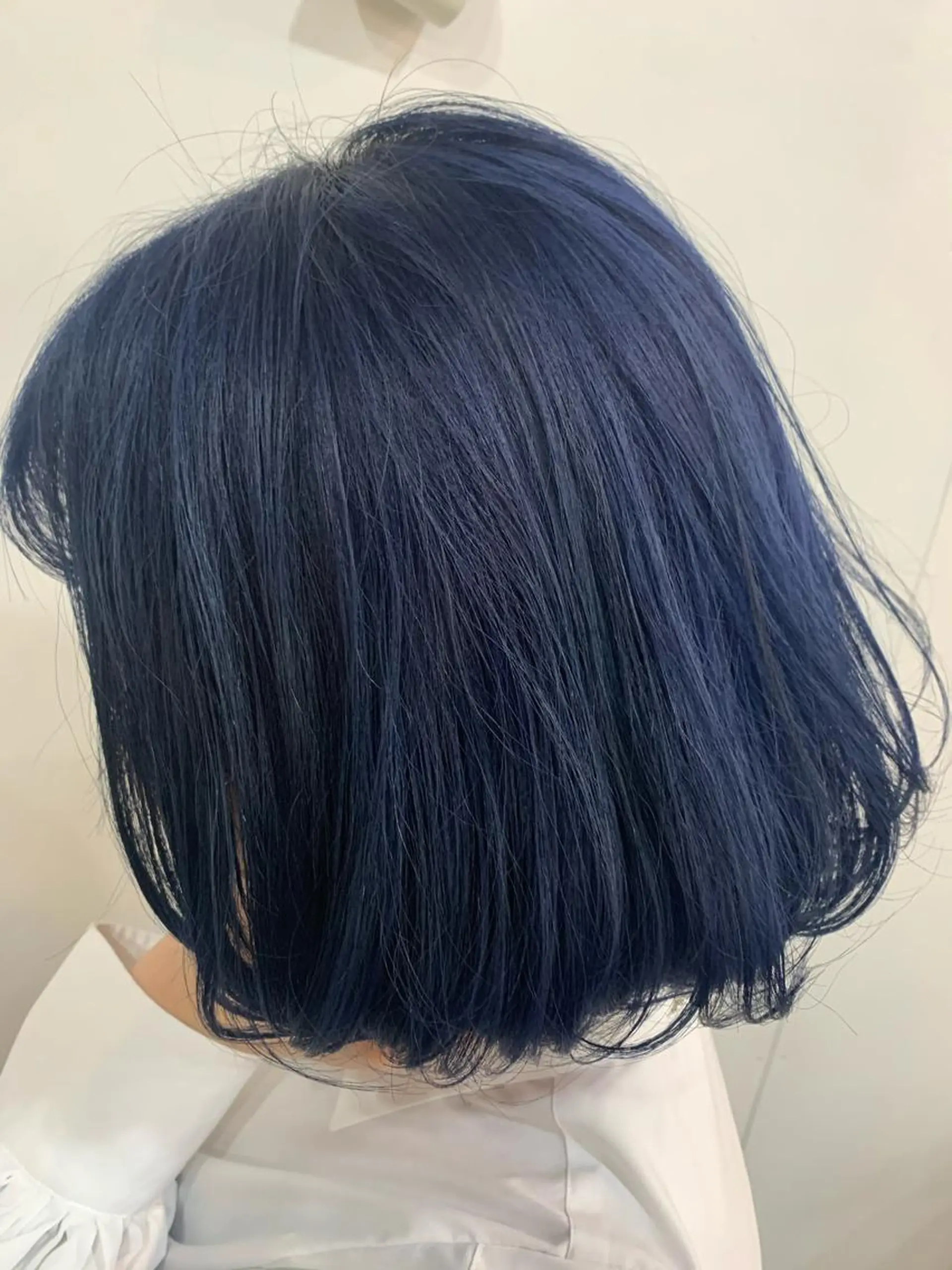 ミディアム カラー ブリーチ ブルーカラー RINKA 琳茄のヘアスタイル