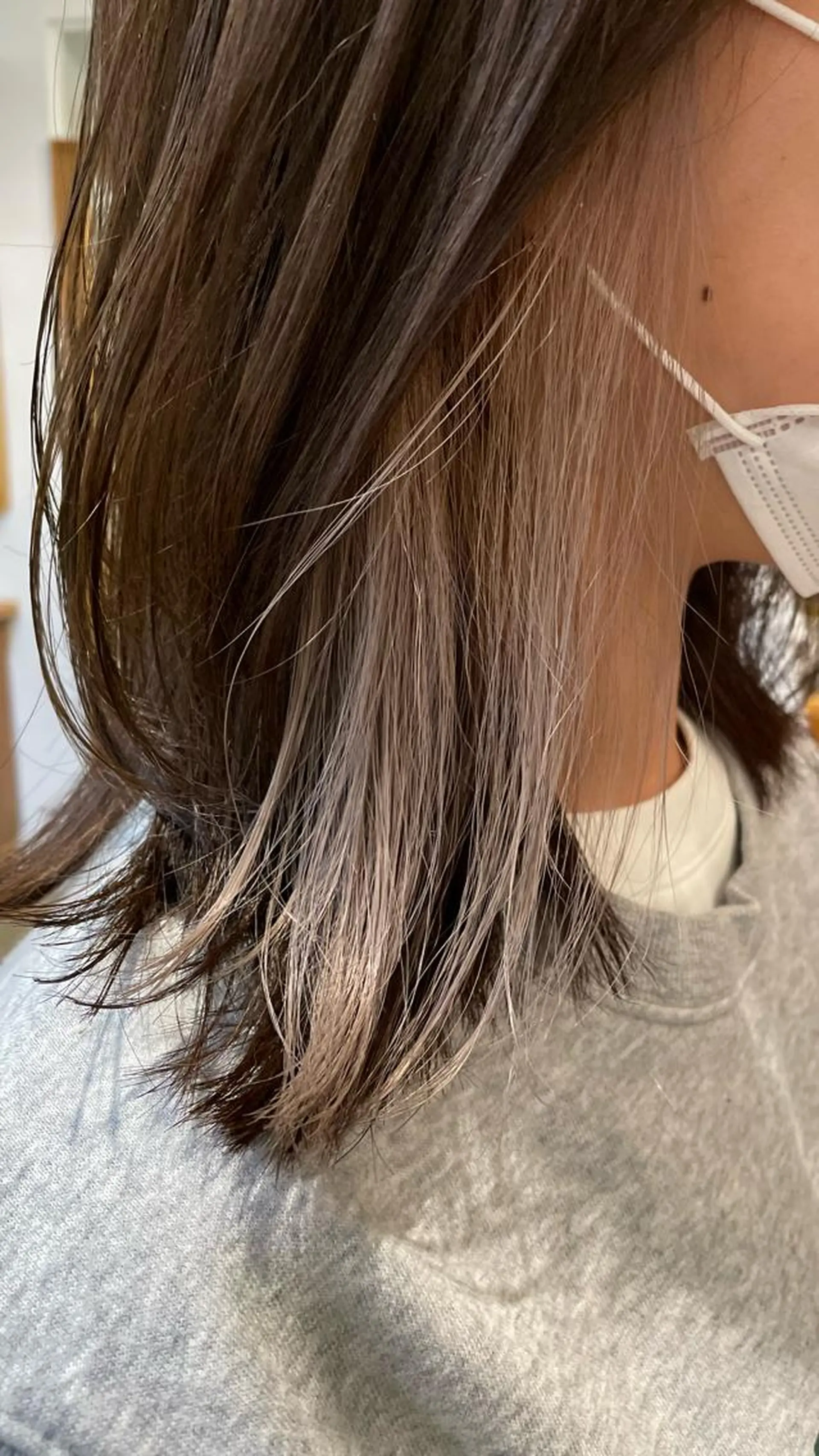 ミディアム オリーブカラー 長谷川のヘアスタイル