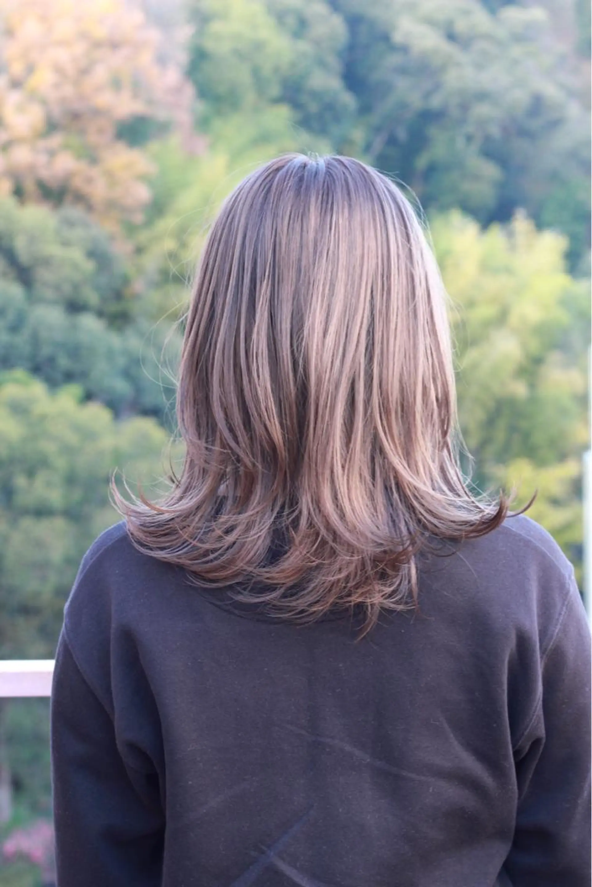 ミディアム カラー グレージュ ミルクティーグレージュ カット ヘアカラー トリートメント Viage （ビアージュ）のヘアスタイル