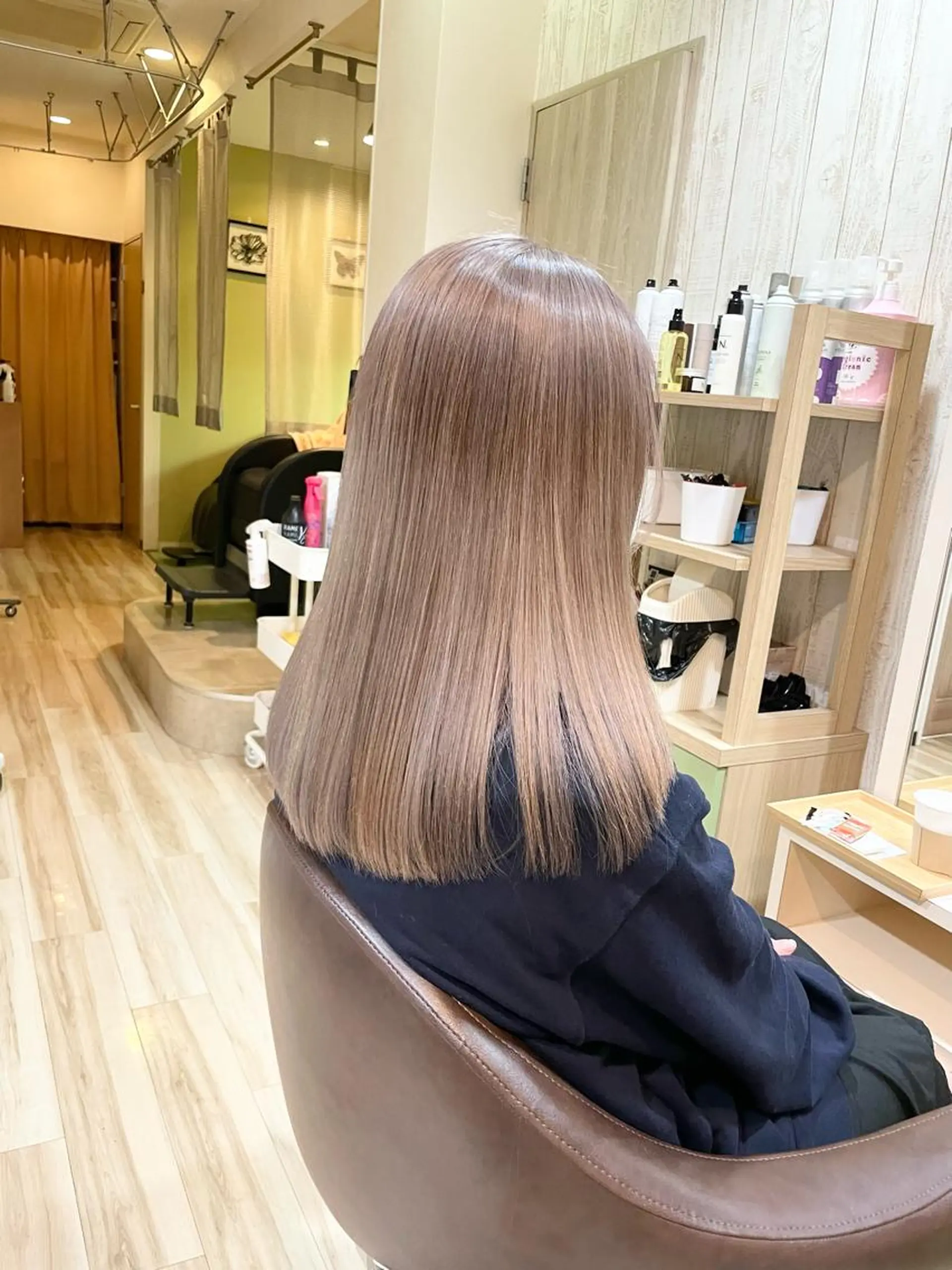 セミロング カラー 🌈派手髪ハイトーン 🌈鈴木亮太🌈のヘアスタイル