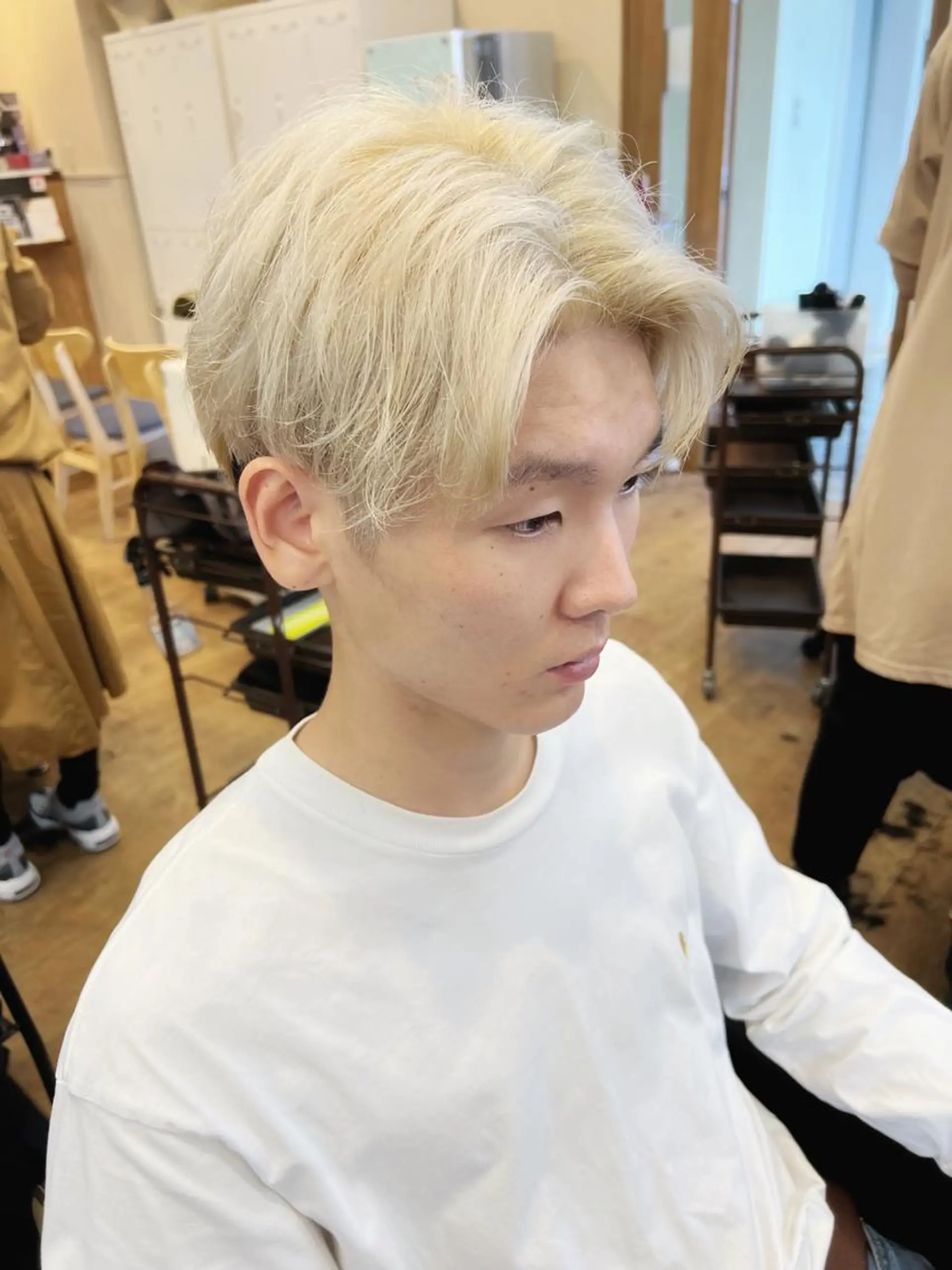 ショート カラー ブリーチ ブロンド ホワイトブロンド カット ヘアカラー 【ネウィ天王寺 】seiyaのヘアスタイル