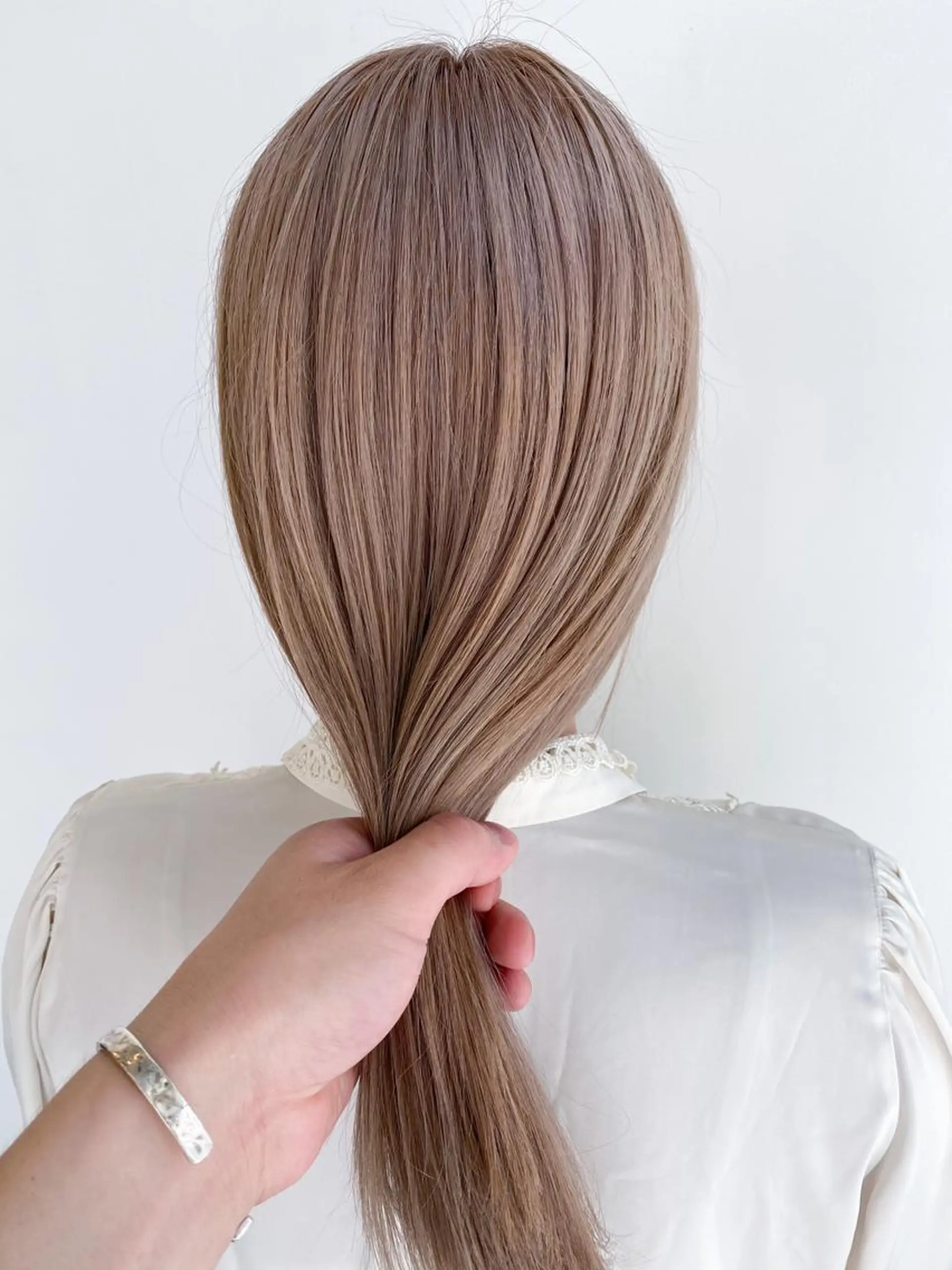 ロング カラー ベージュカラー ブロンド ブロンドベージュ カット 縮毛矯正 ness ネスのヘアスタイル