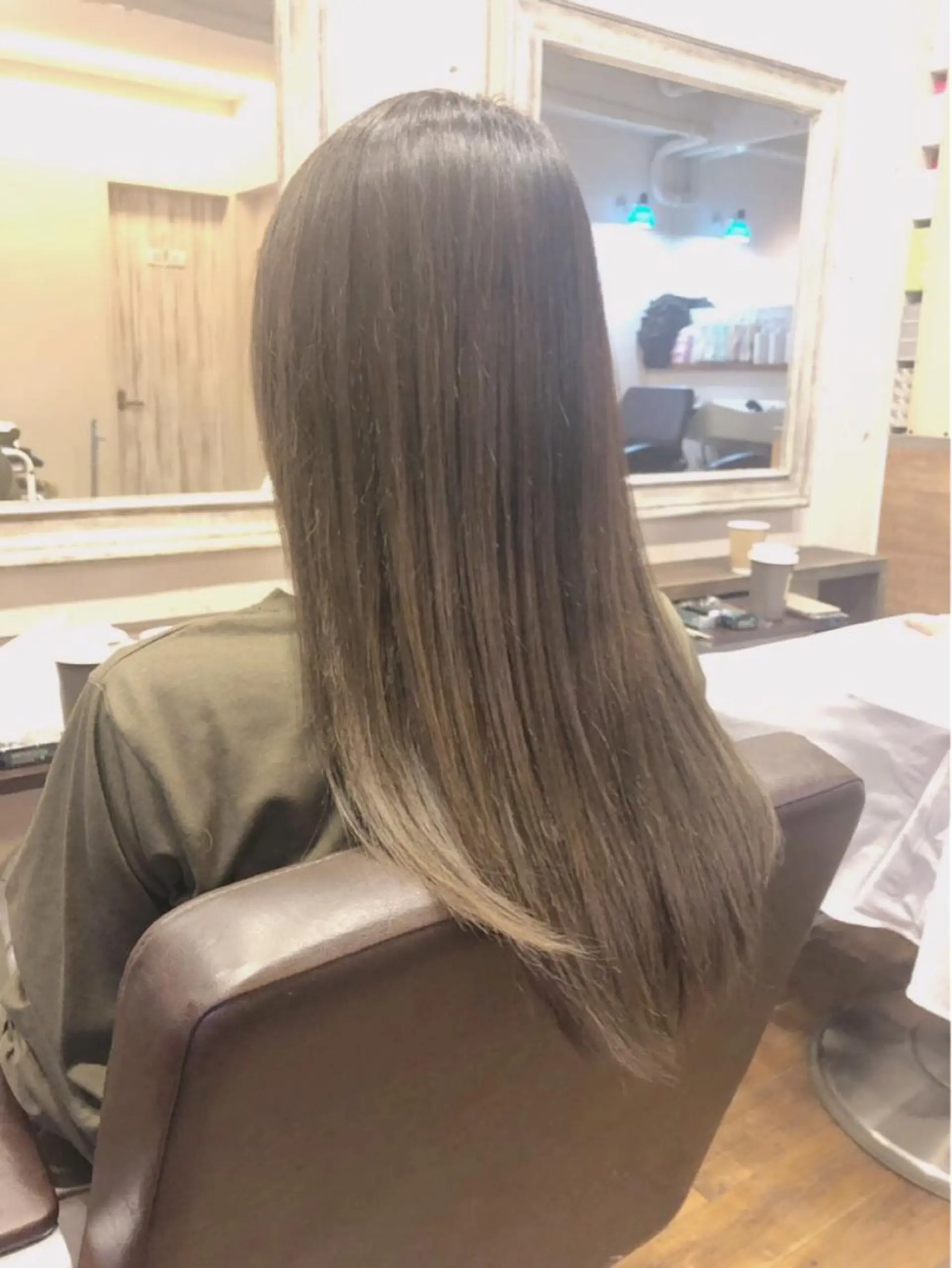 ロング カラー GRANDE アオキのヘアスタイル