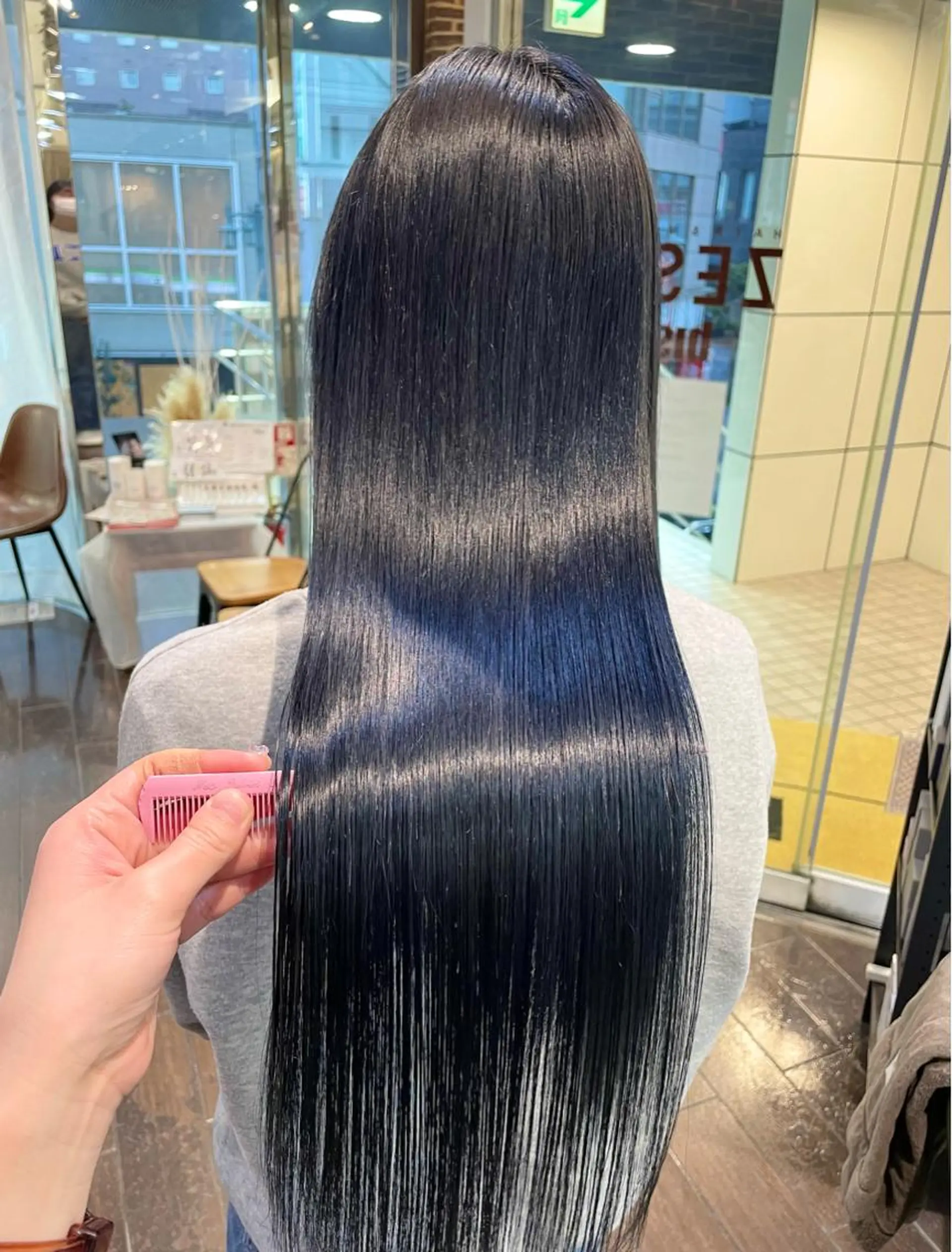 ロング カラー 黒髪 ブルーカラー ブルーブラック ネイビーカラー 髪質改善 ヘアカラー トリートメント aya/小顔レイヤー /柔らかカラーのヘアスタイル