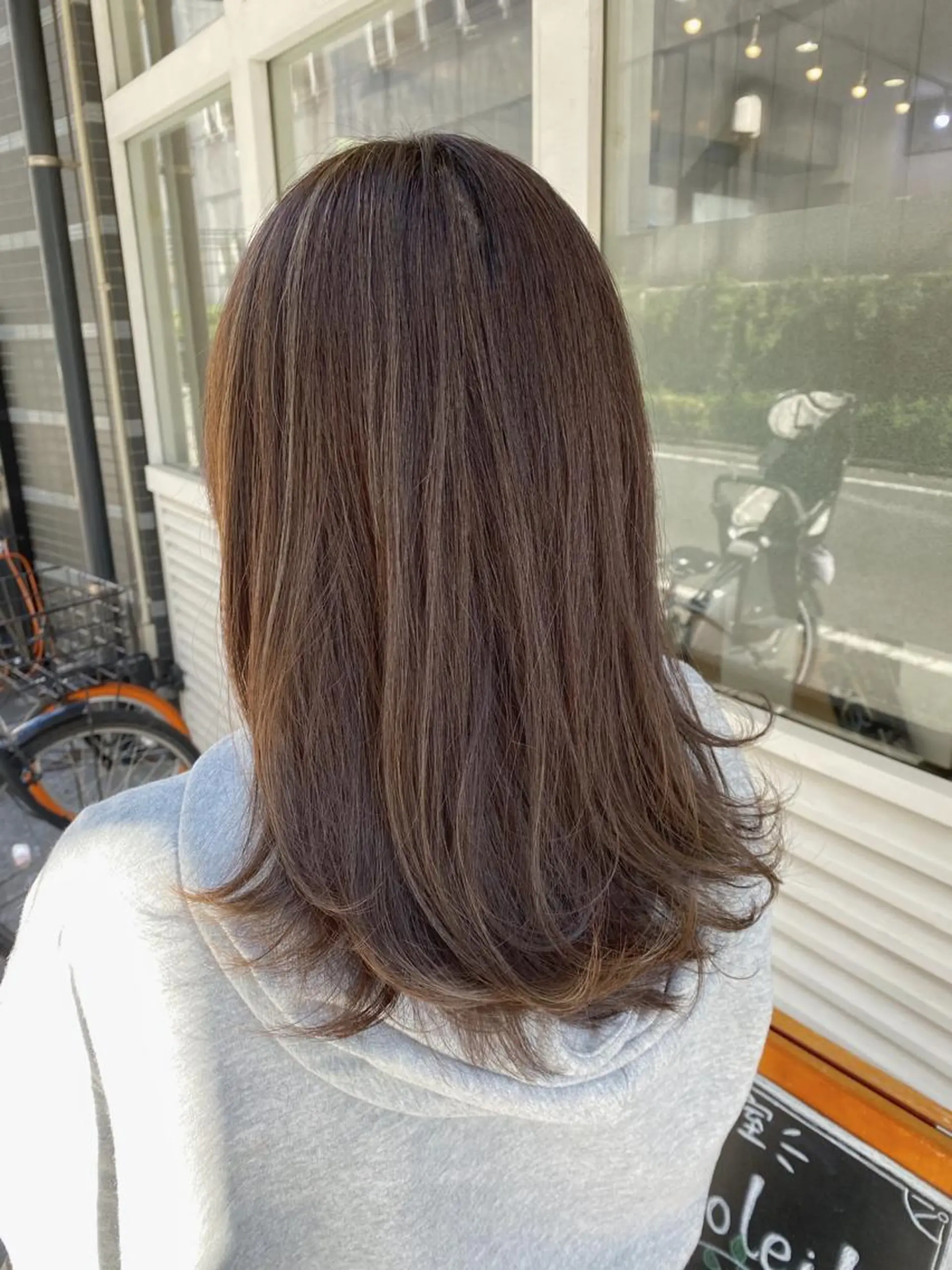 ロング ハイライト ヘアカラー トリートメント 大江 珠実のヘアスタイル