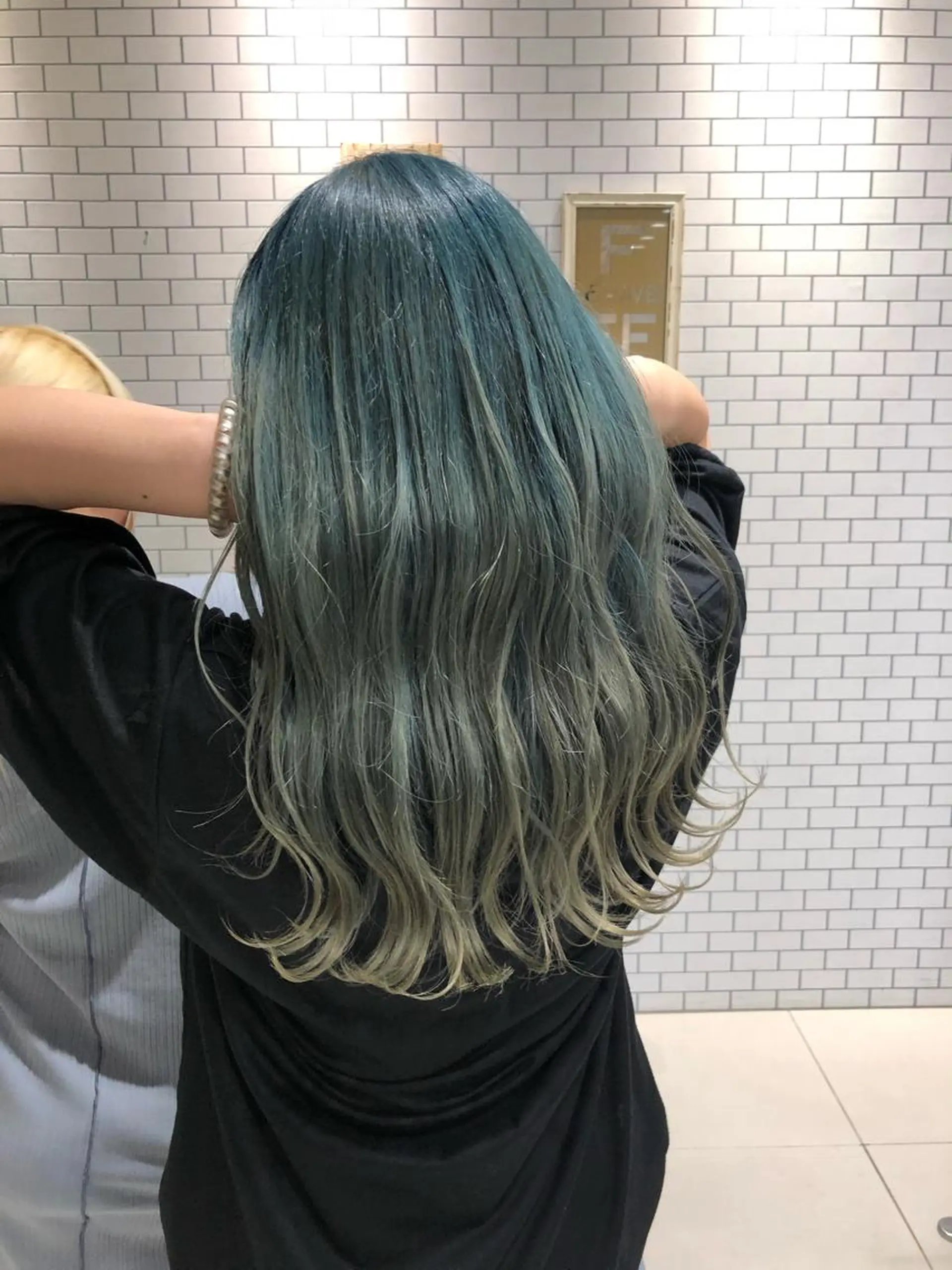 ロング カラー ダブルカラー グラデーションカラー ヘアカラー シャドールーツ earth　深川愛実のヘアスタイル