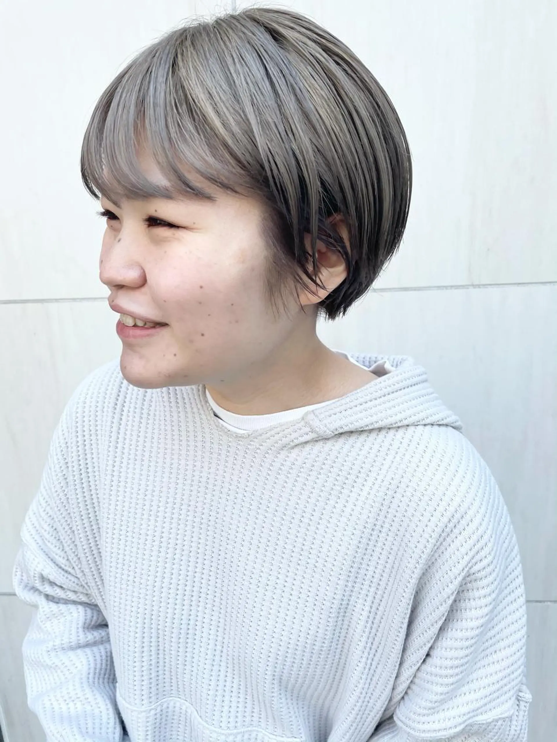 ショート カラー ブリーチ グレージュ カット ヘアカラー トリートメント tatsumi/ボブ ウルフ/レイヤーのヘアスタイル