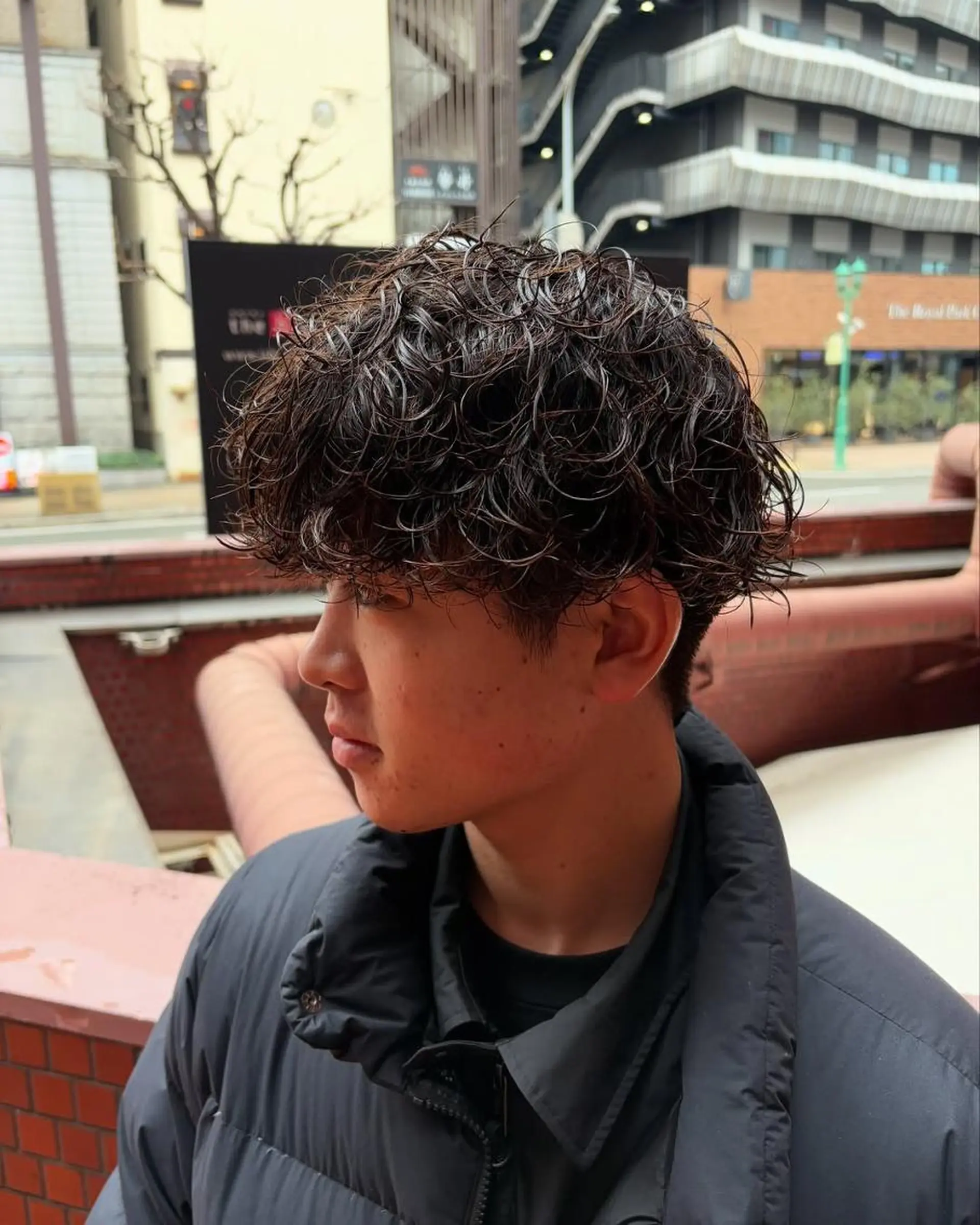 三ノ宮フェザーパーマ 蕃本 啓利のヘアスタイル