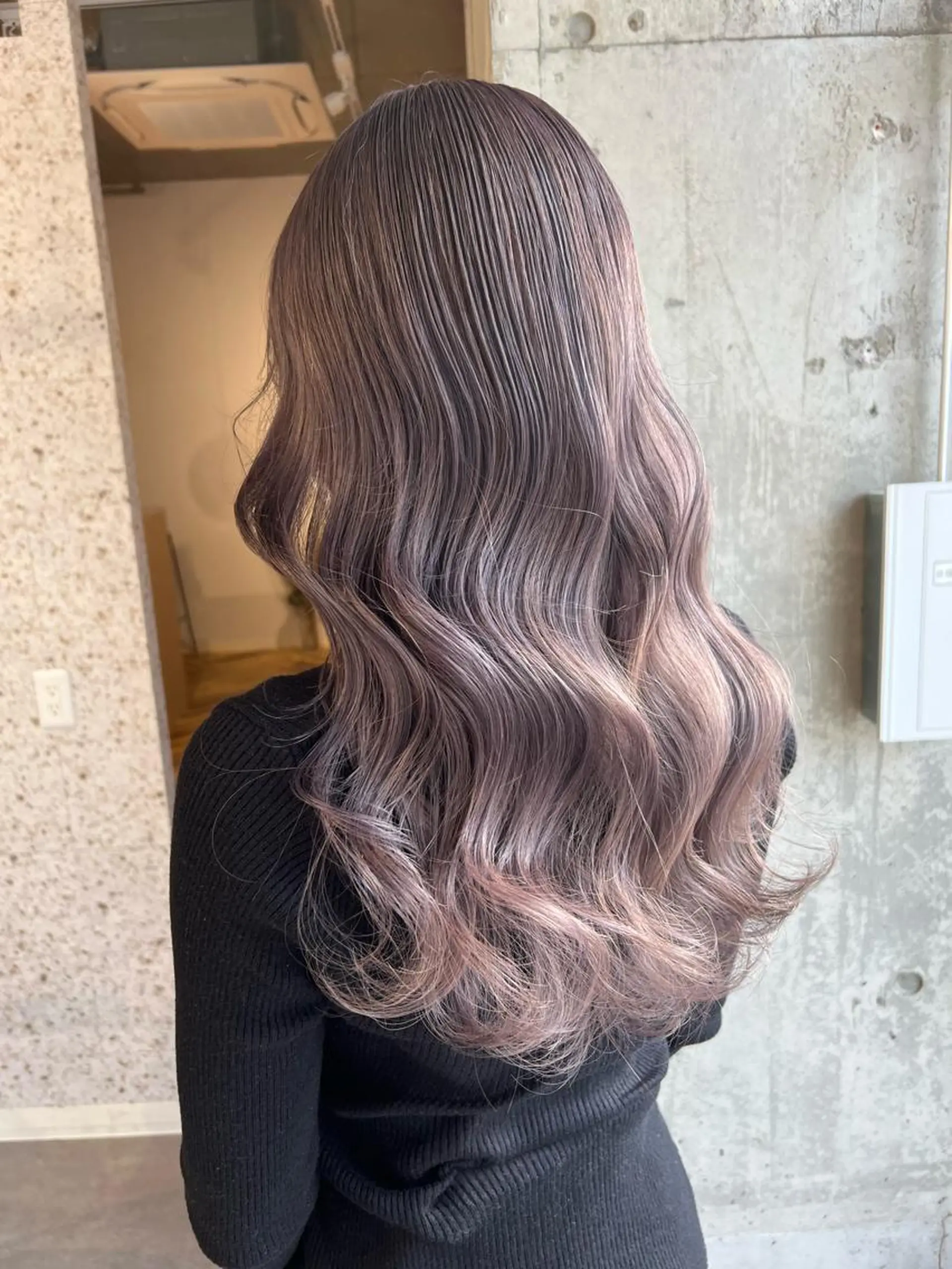 ロング カラー ヘアアレンジ シルバー ヘアカラー トリートメント lani ブリーチ /ダブルカラーのヘアスタイル