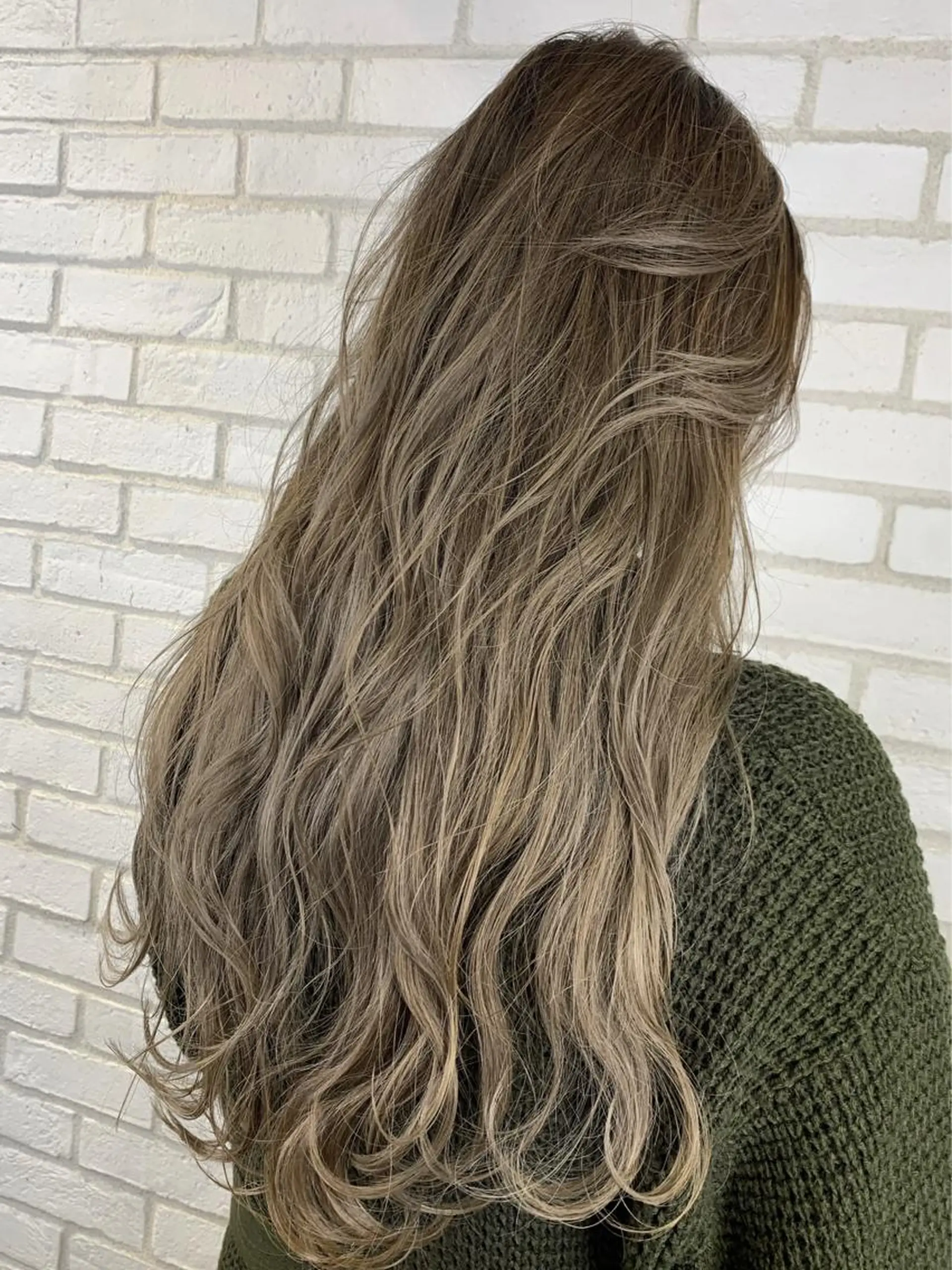 ロング カラー ハイライトカラー ハイライト she2.shinjuku所属・takumi Hのヘアスタイル