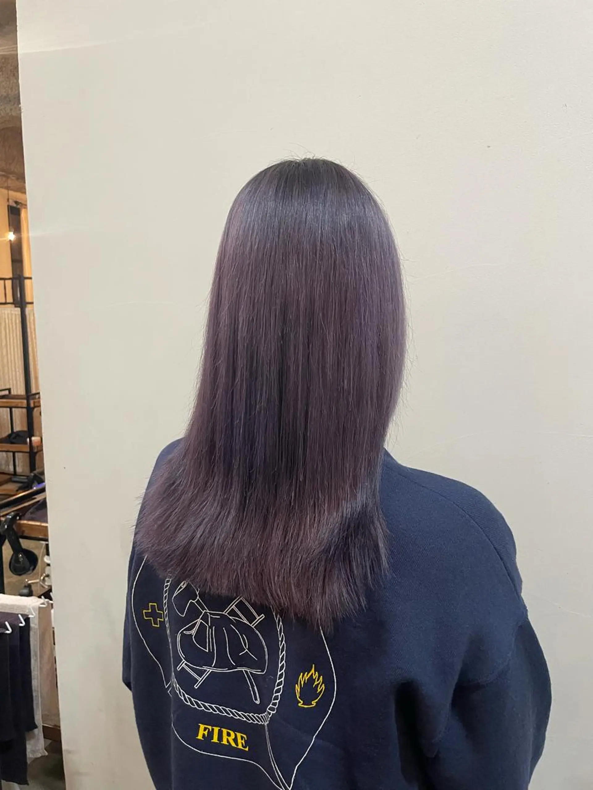 カラー 岡田 神奈のヘアスタイル