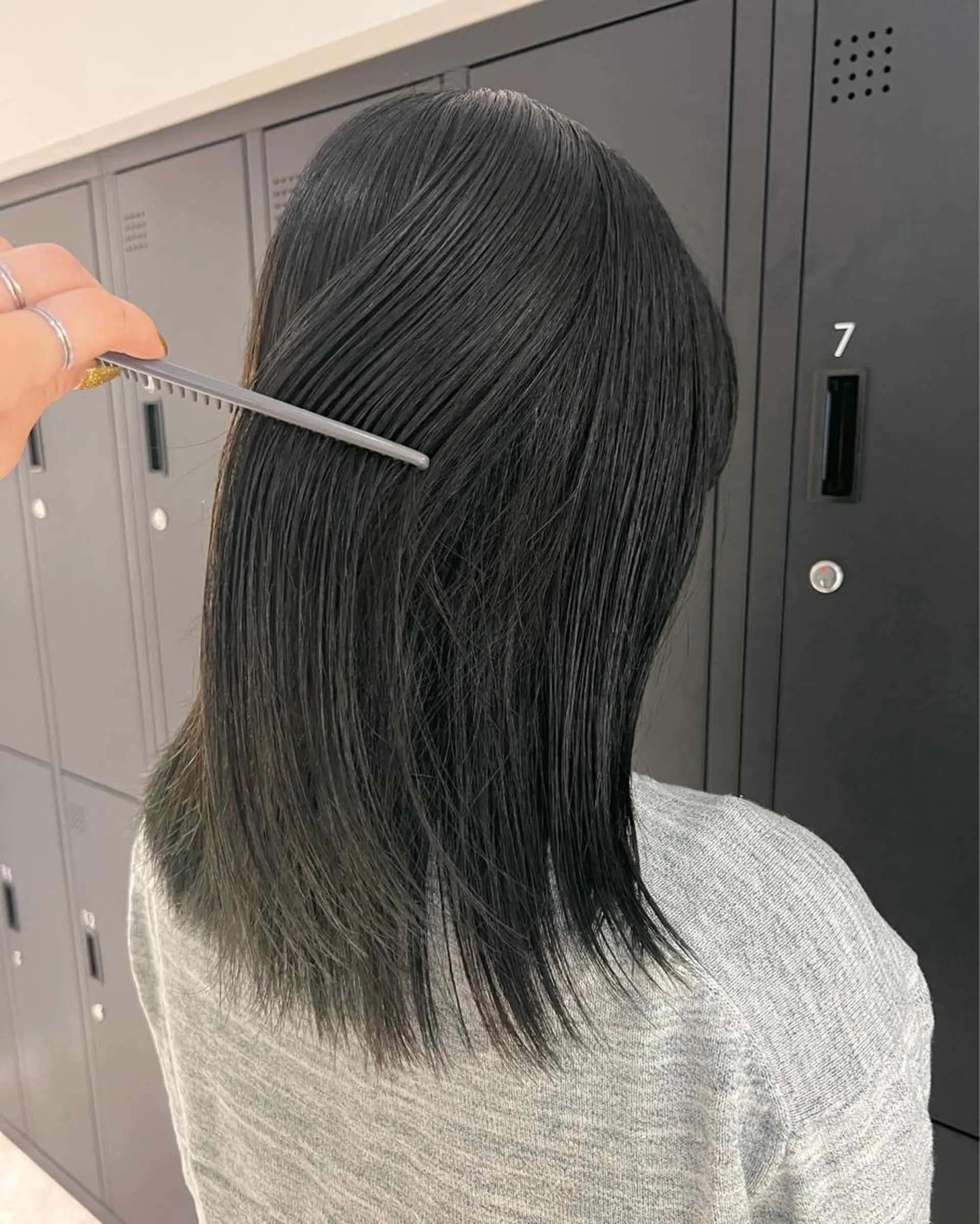 ミディアム カラー グレージュ オリーブグレージュ オリーブグレー 暗髪カラー🫐パーマ おくだりんかのヘアスタイル