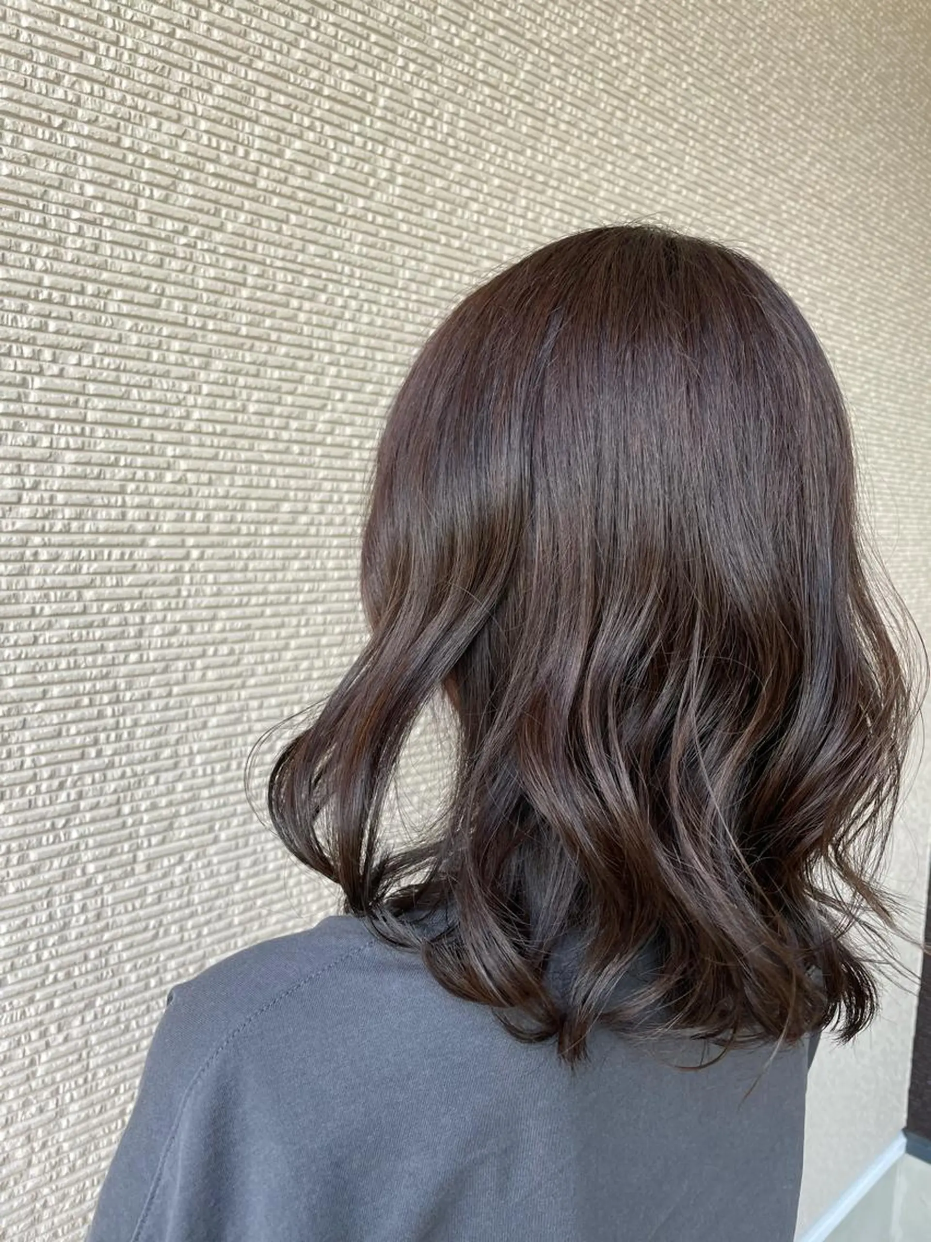 ミディアム カラー アッシュ アッシュグレー カット ヘアカラー トリートメント ヘッドスパ 岡本 沙帆のヘアスタイル