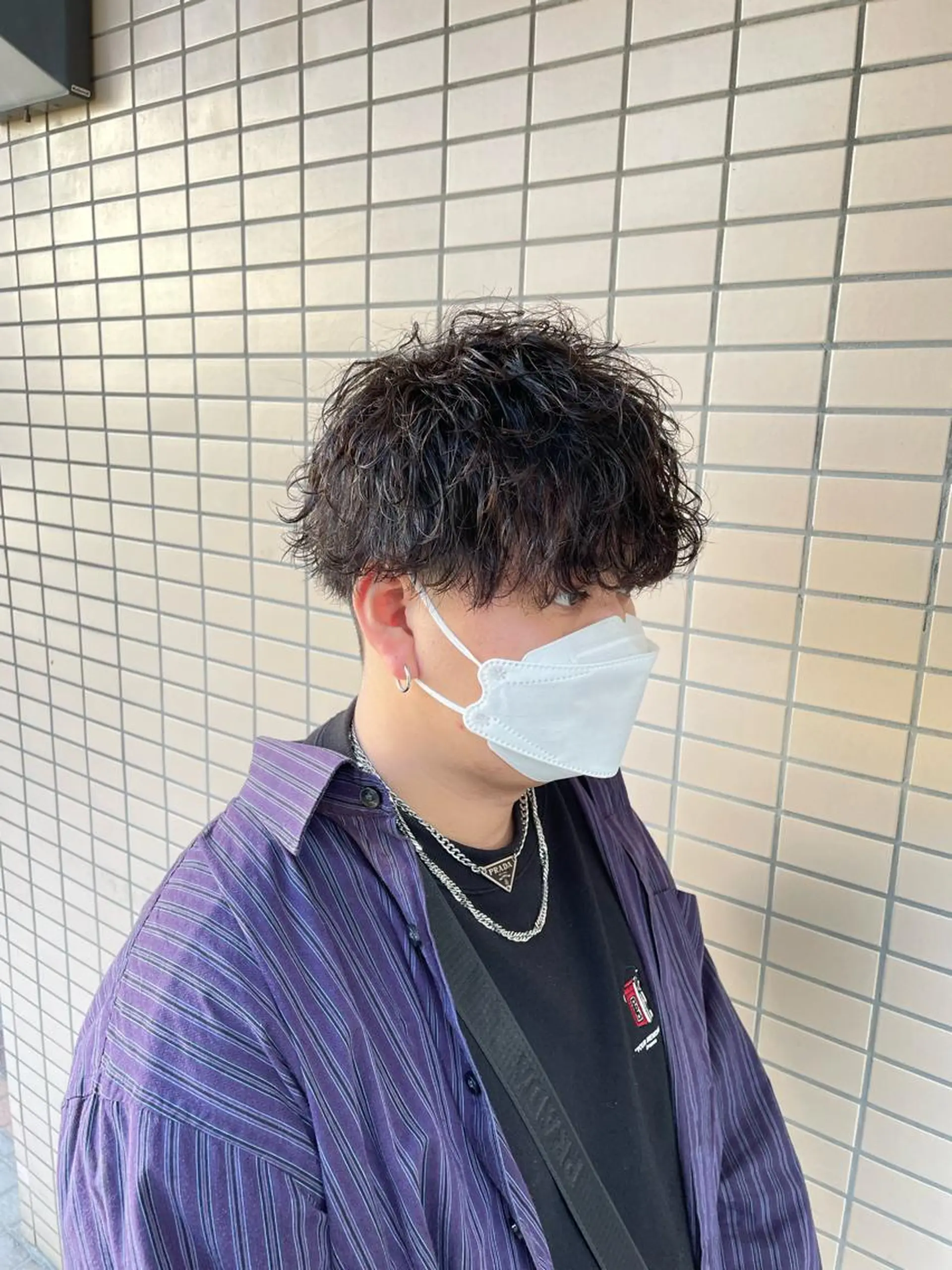 ショート カラー パーマ ヘアアレンジ メンズ センターパート メンズハイライト メンズハイトーン マッシュウルフ マッシュ スパイキー/フェザー /波巻き/かいとのヘアスタイル