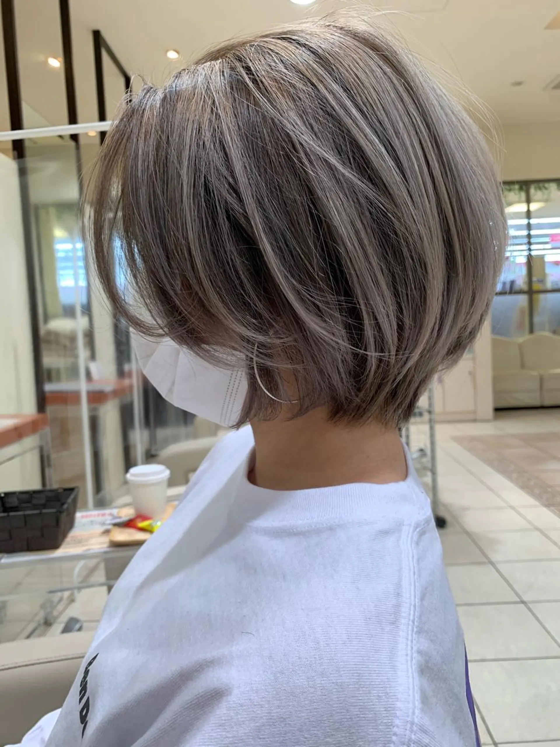 ショート カラー MODEks eau 佐藤優志のヘアスタイル