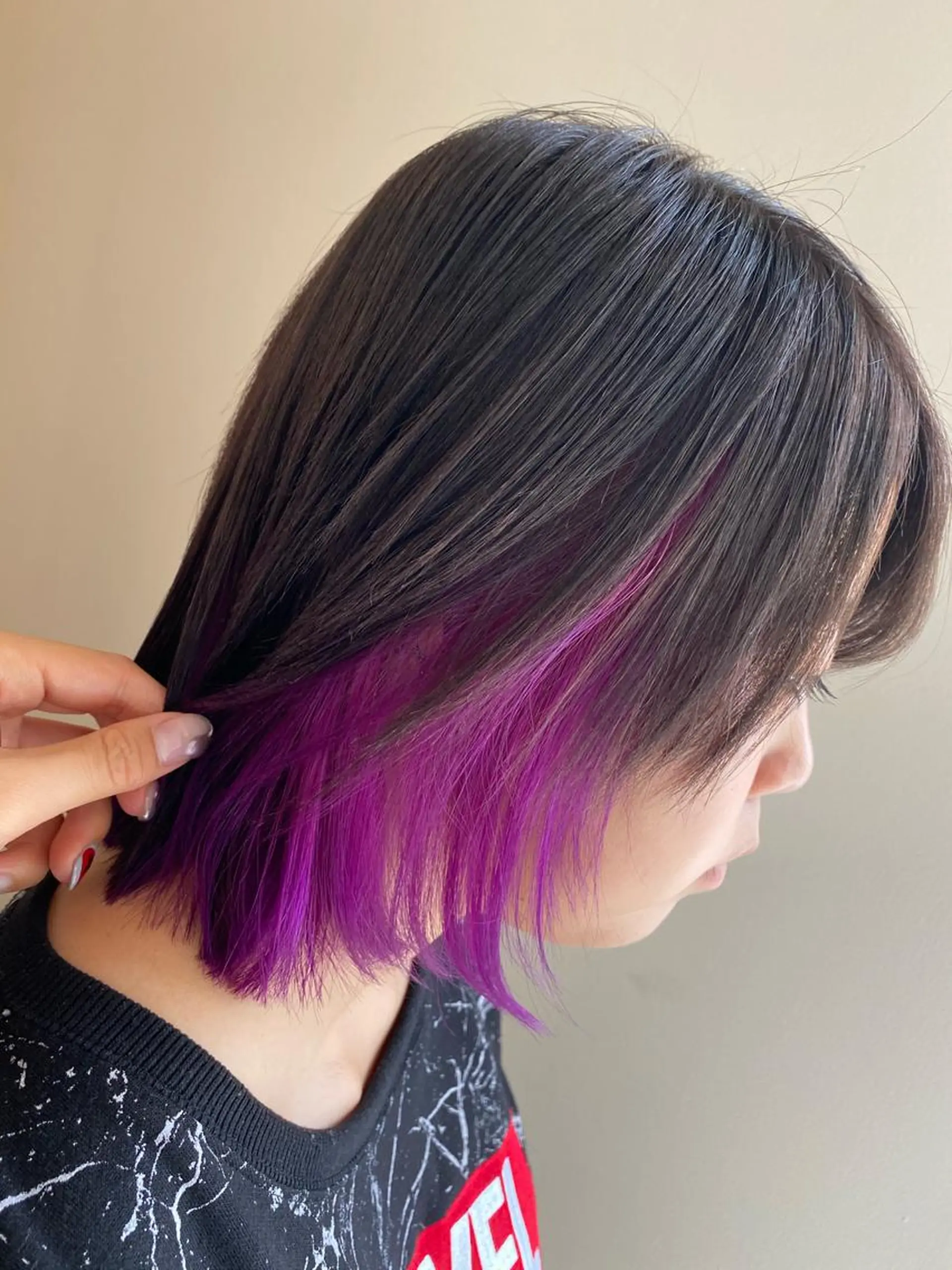 ミディアム カラー グレージュ レッドカラー 高橋恵🌈生え癖改善 ウルフ/レイヤーのヘアスタイル