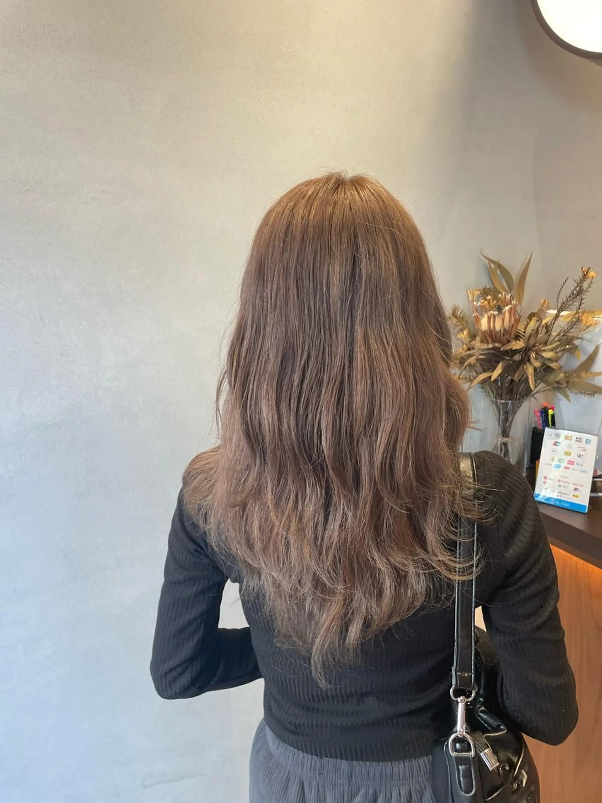 ロング カラー ベージュカラー ブリーチ ミルクティーベージュ 森 遥菜のヘアスタイル