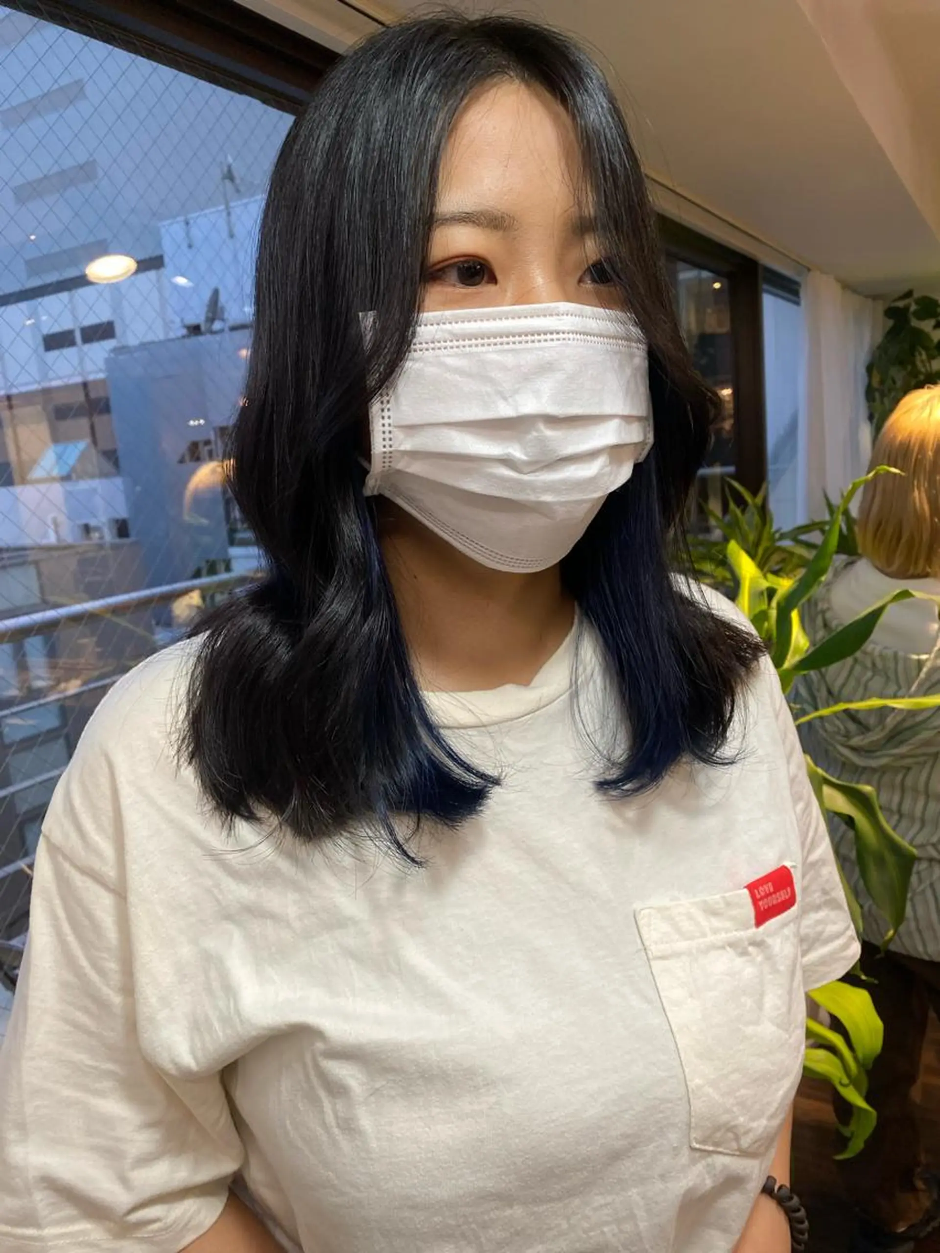 セミロング カラー ヘアアレンジ ブルーカラー インナーカラー ヨシンモリ 韓国風ヘア レイヤーカット カット ヘアカラー トリートメント 韓国ヘア×髪質 改善🇰🇷シオリのヘアスタイル