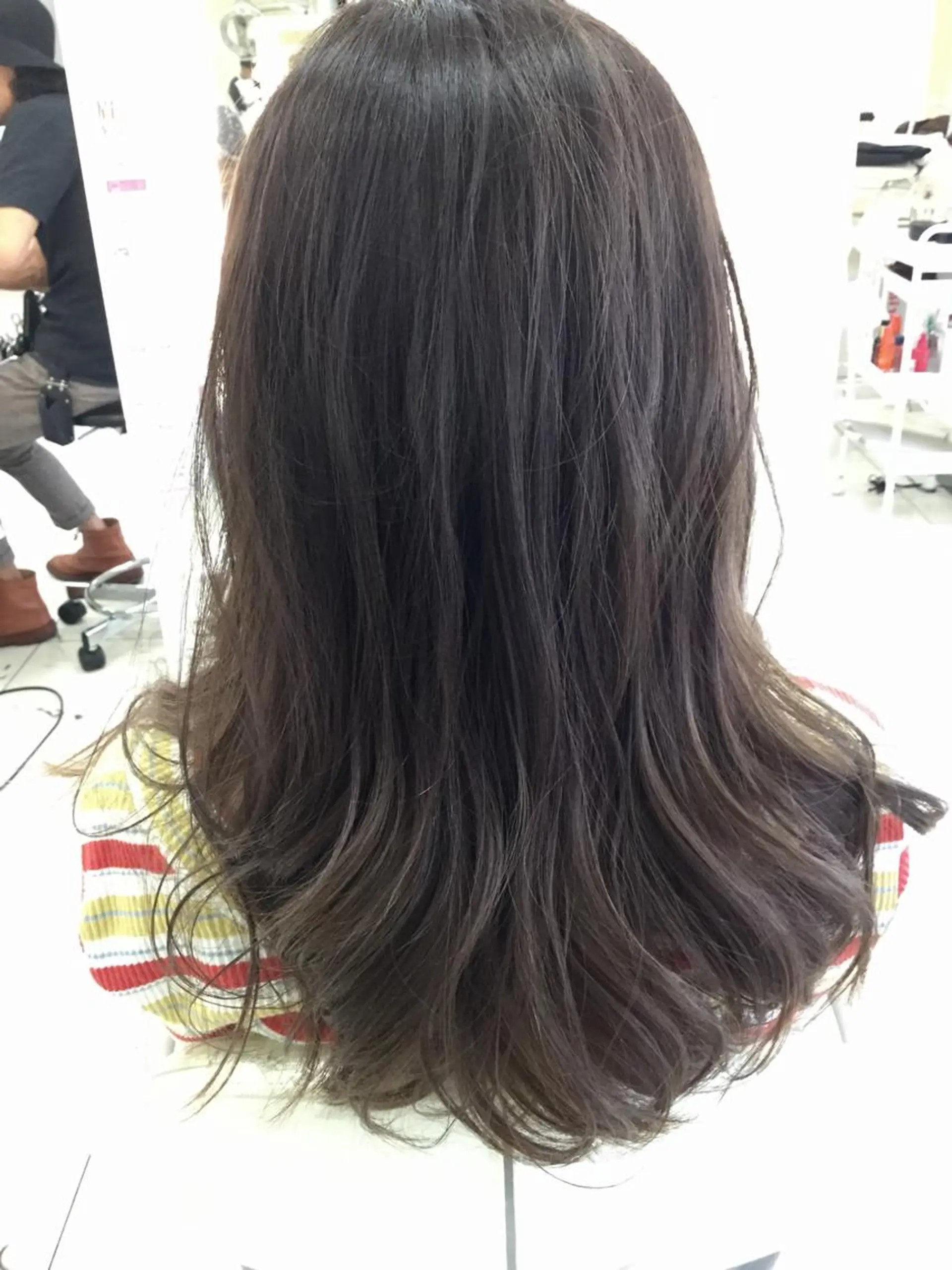 ロング カラー アッシュ バレイヤージュ 黒髪 ブリーチ グラデーションカラー Ash 山田 勇太のヘアスタイル