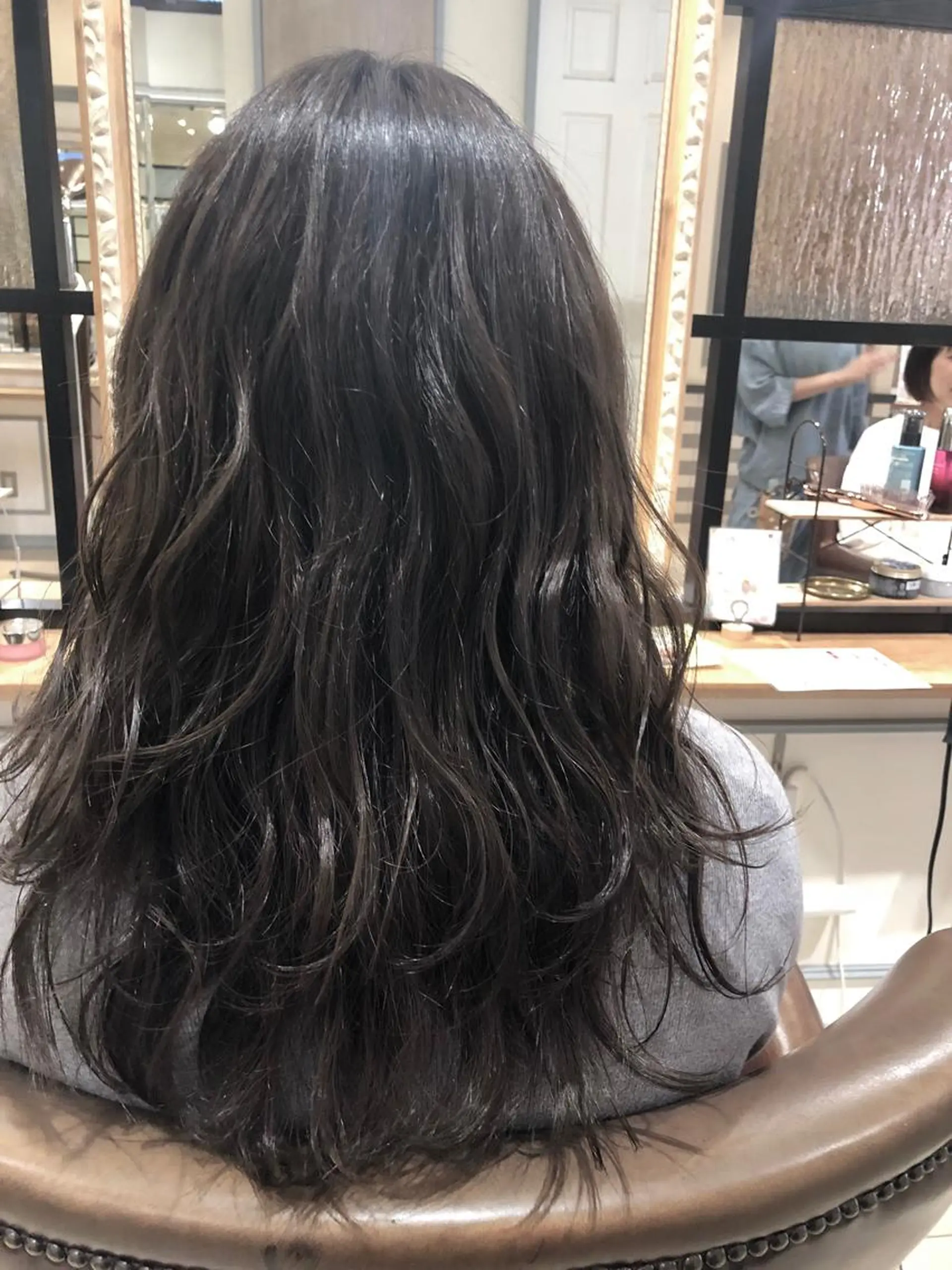 セミロング カラー アッシュ ブルーカラー ブルーアッシュ レイヤーカット ✳︎SERA✳︎ 平日のみご案内のマツエク・マツパデザイン