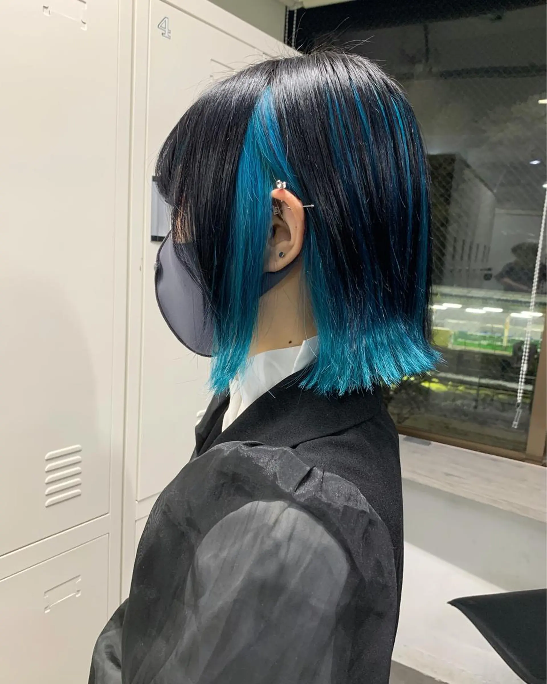 ミディアム カラー ブルーカラー 中性ウルフカット ケアブリーチ/ケイトのヘアスタイル