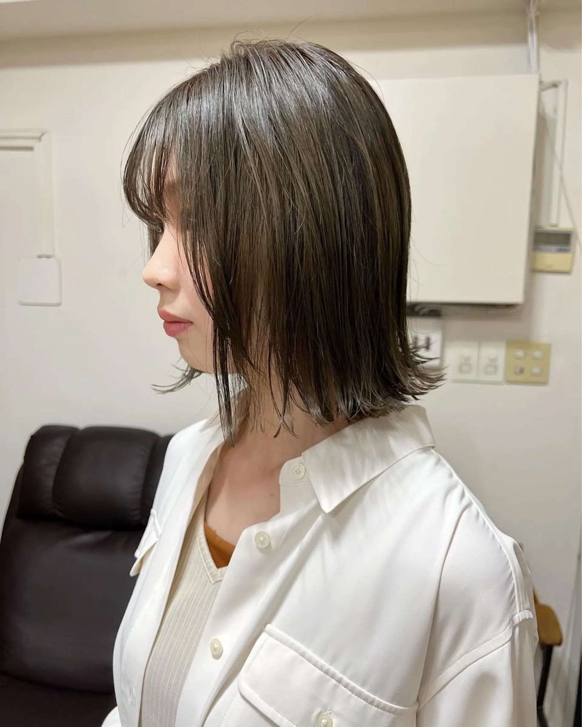 ショート カラー ベージュカラー ブリーチ 透明感カラー オリーブベージュ カット トリートメント ヘッドスパ takada kohのヘアスタイル